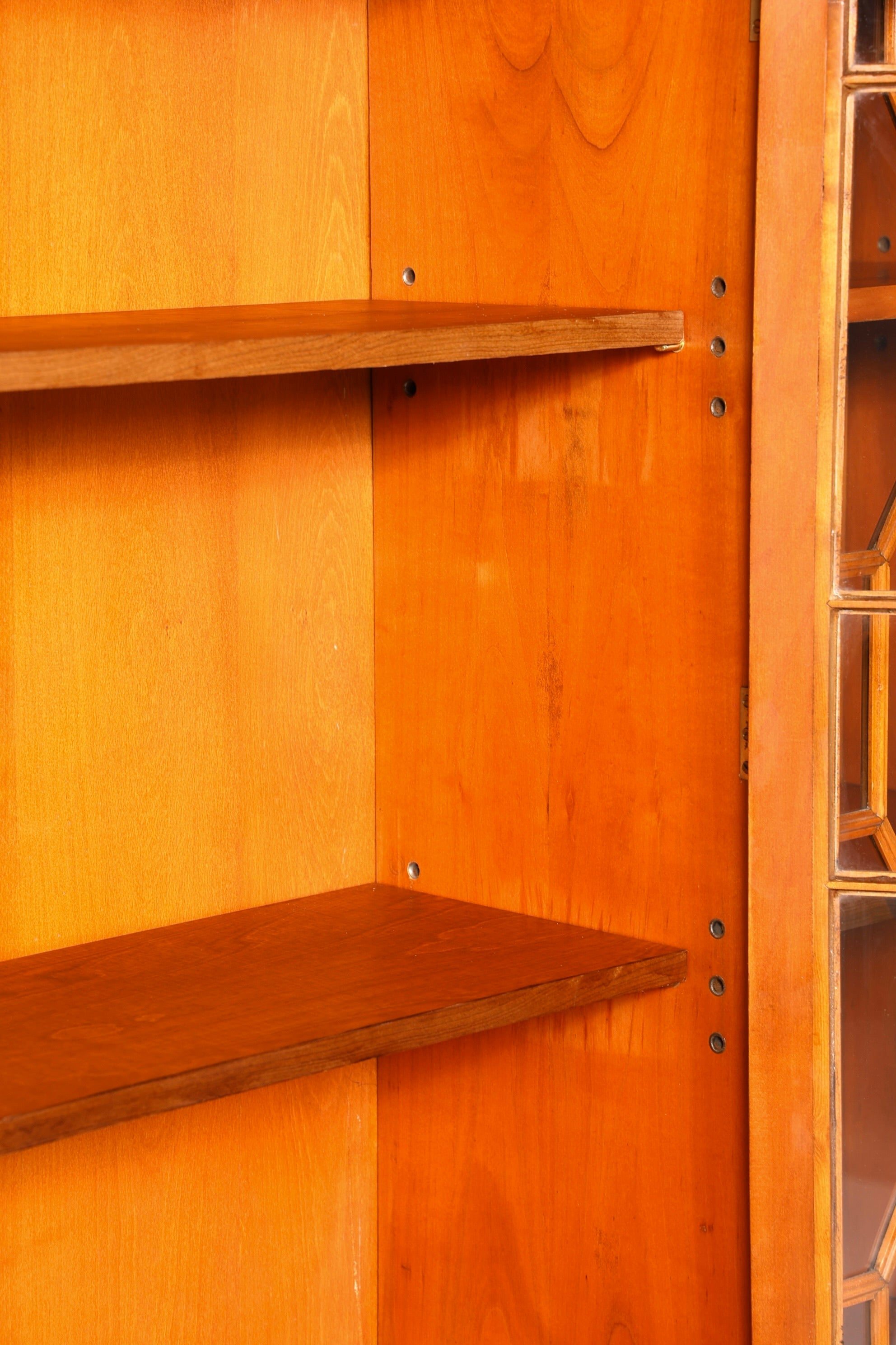 Traumhafte Englische Vitrine Bücherschrank Buffet Antik Stil Englisch Eibe Glasvitrine Bibliothek