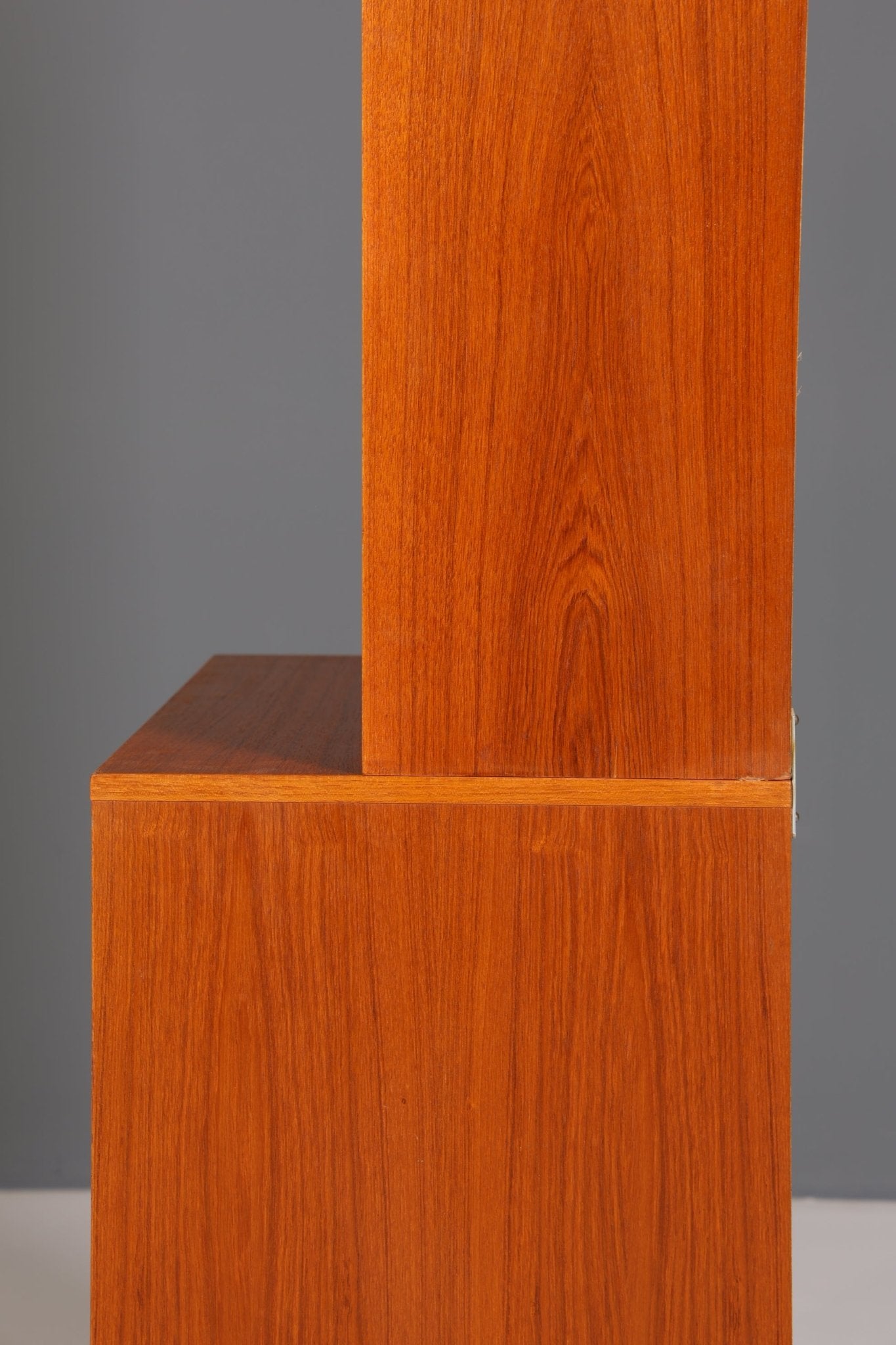 Schlichtes Mid Century Regal Vintage Schrank Retro Bücherregal 60s Buchablage