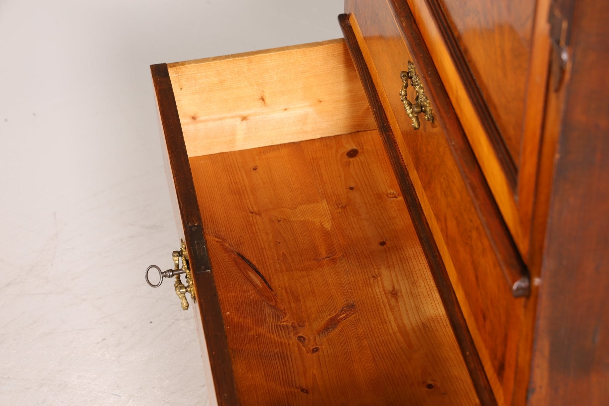Stilvoller Gründerzeit Sekretär Vertiko Highboard Louis Philippe Kommode um 1880