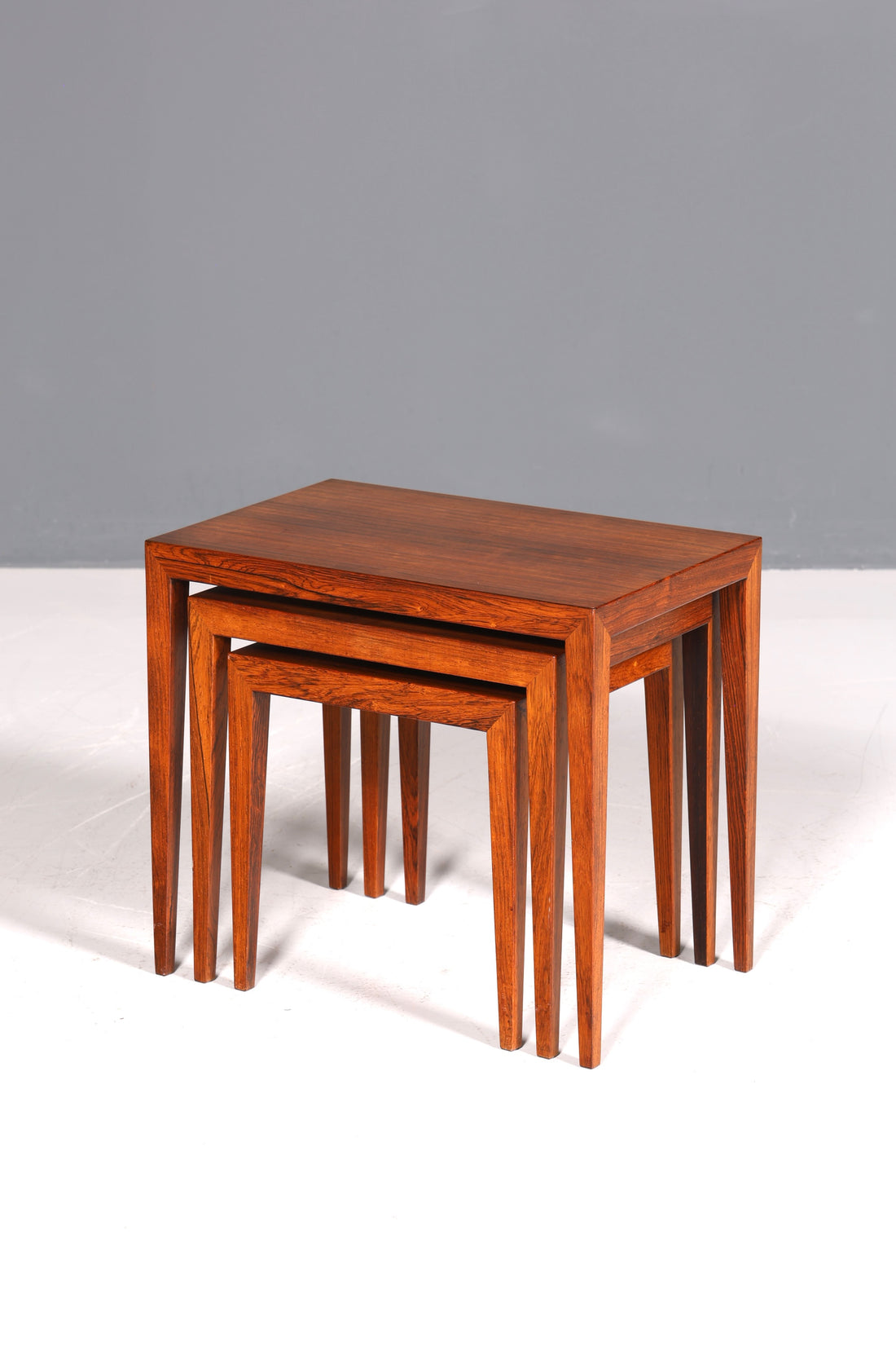 Filigranes Mid Century Tisch Set Designed by Severin Hansen Jr. für Haslev Møbelfabrik Couchtisch Palisander Holz 3er Satz Ablagetisch Beistelltisch