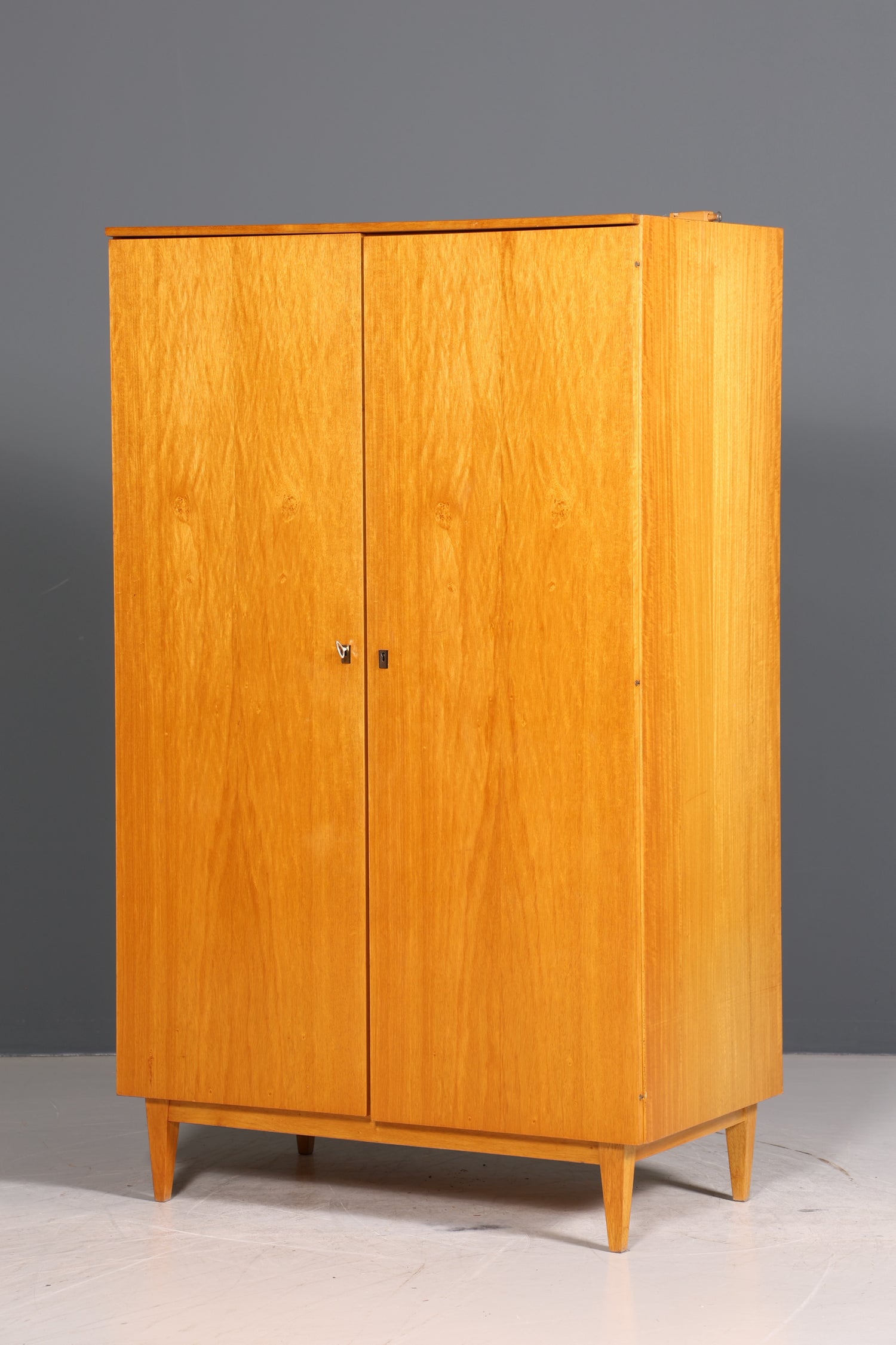 Traumhafter Mid Century Kleiderschrank Vintage Schrank Retro Wäscheschrank