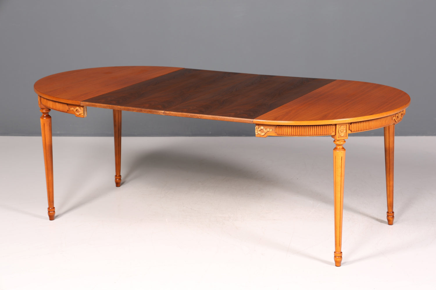 Wunderschöner Tisch im Gustavianischer Stil Küchentisch ausziehbar Antik Stil Eibe Esszimmer Tisch