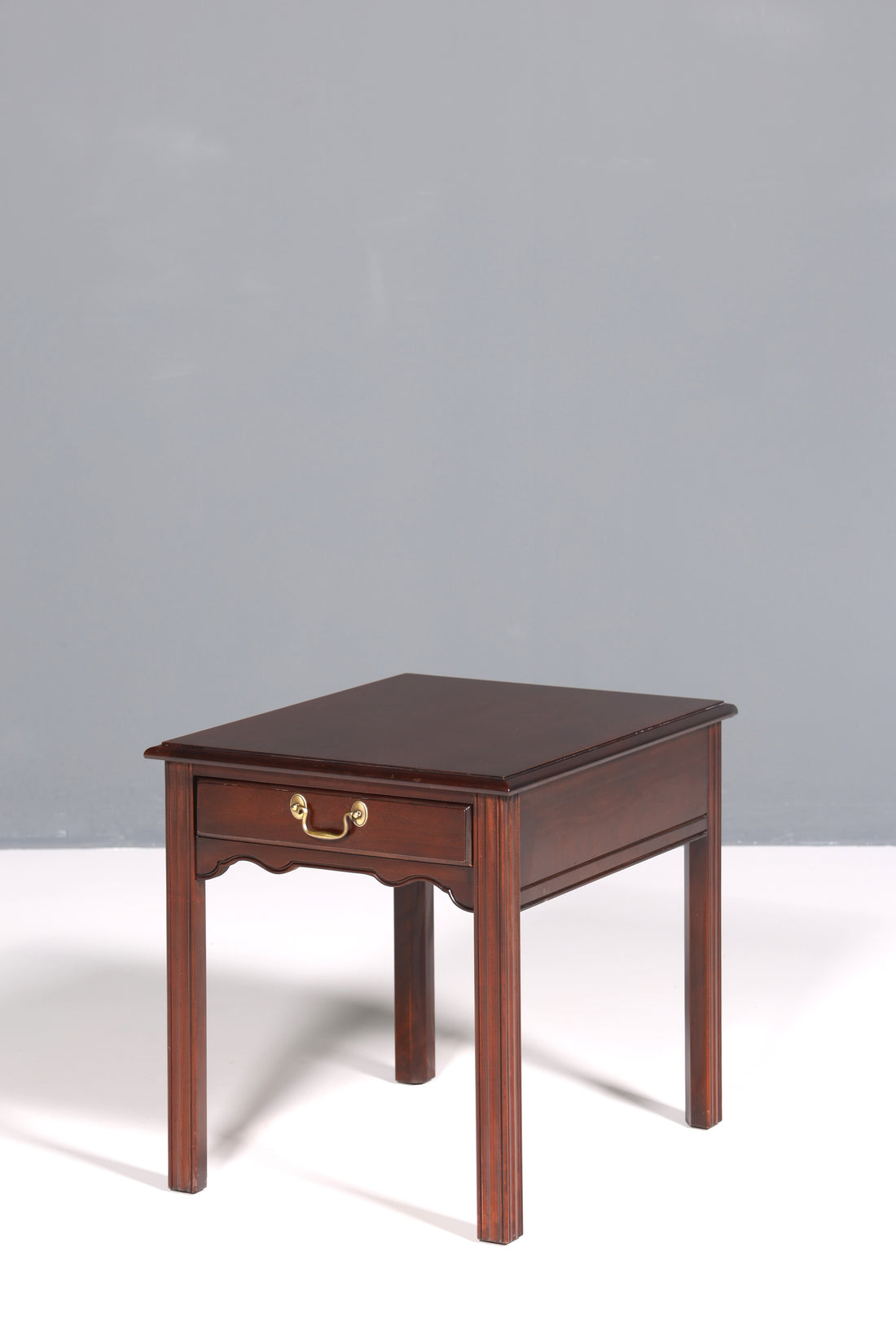 Wunderschöner Tisch der Marke Drexel Heritage Beistelltisch Antik 60s Ablagetisch 2 von 5