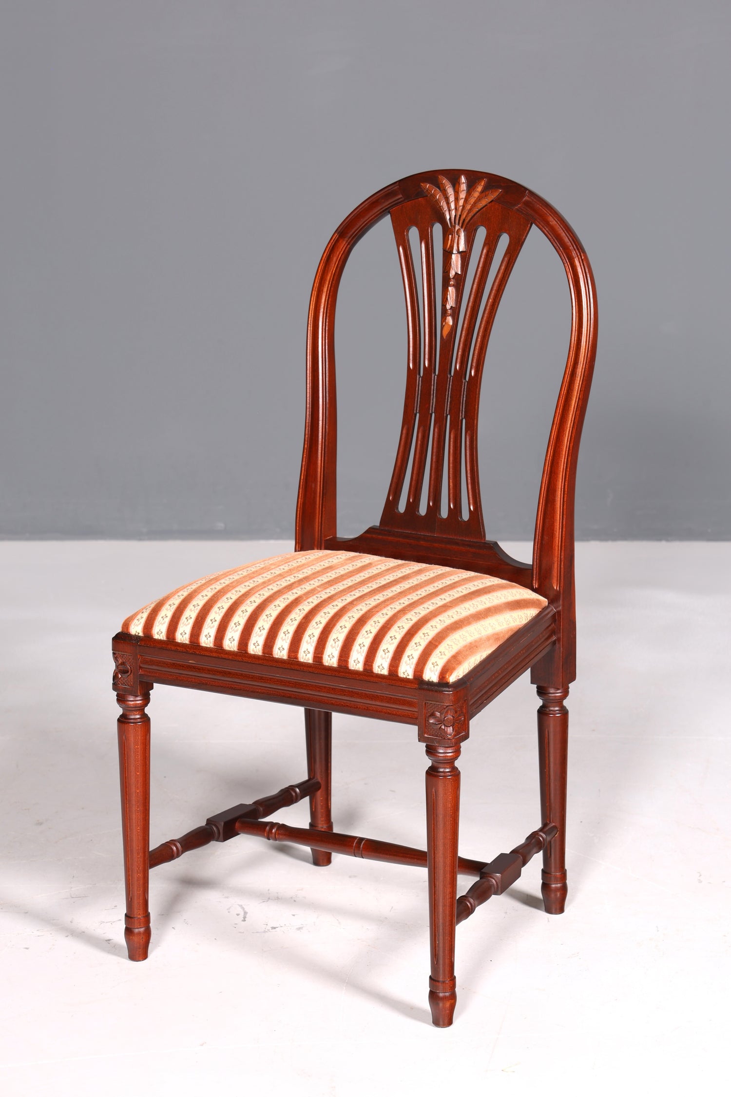 Traumhafter Stuhl im Gustavianischem Stil Englisch Küchenstuhl Antik Stil Sekretär Stuhl 1 von 2