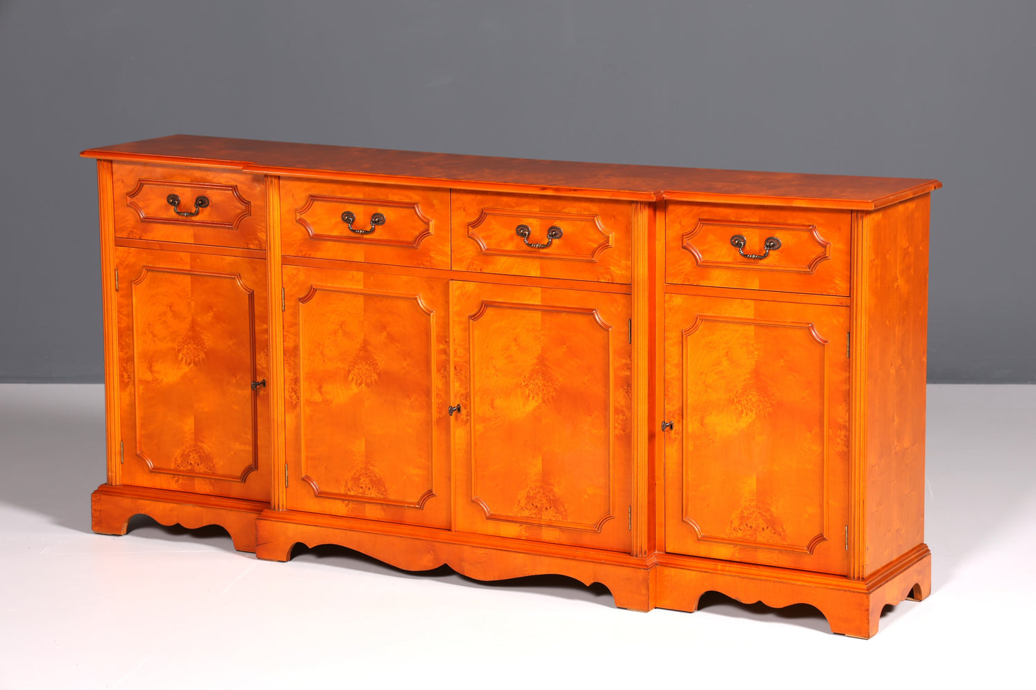 Wunderschönes Englisches Sideboard Eibe Schrank Antik Stil Buffetschrank Kommode