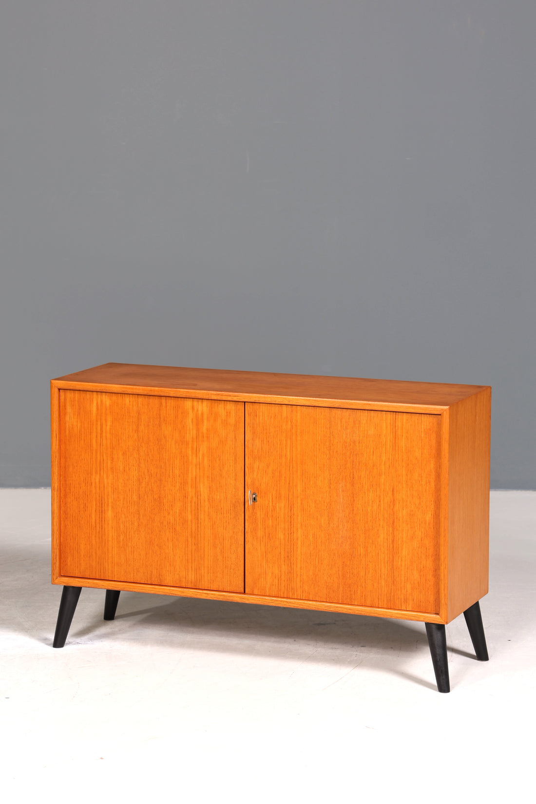 Schlichter Mid Century Schrank WMK Möbel Vintage Retro Kommode Flur Kommode 60s Regal Sideboard 1 von 2