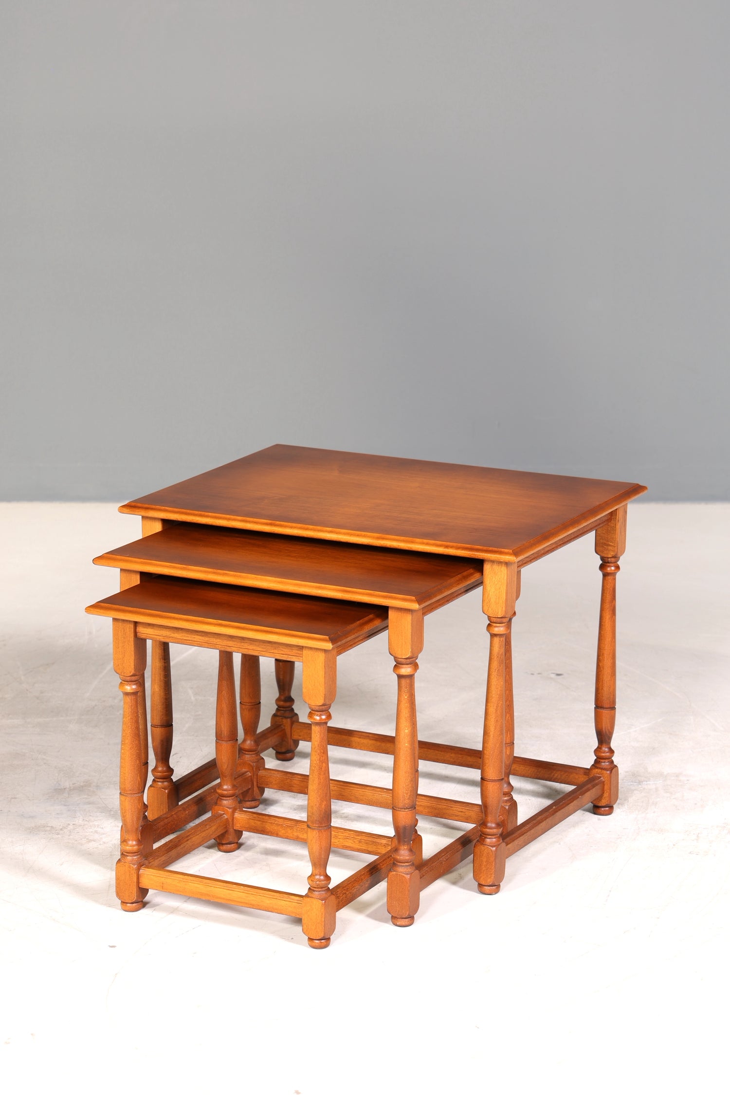 Filigranes Englisches Tisch Set Couchtisch Englisch Antik Stil 3er Satz Ablagetisch Holz Beistelltisch