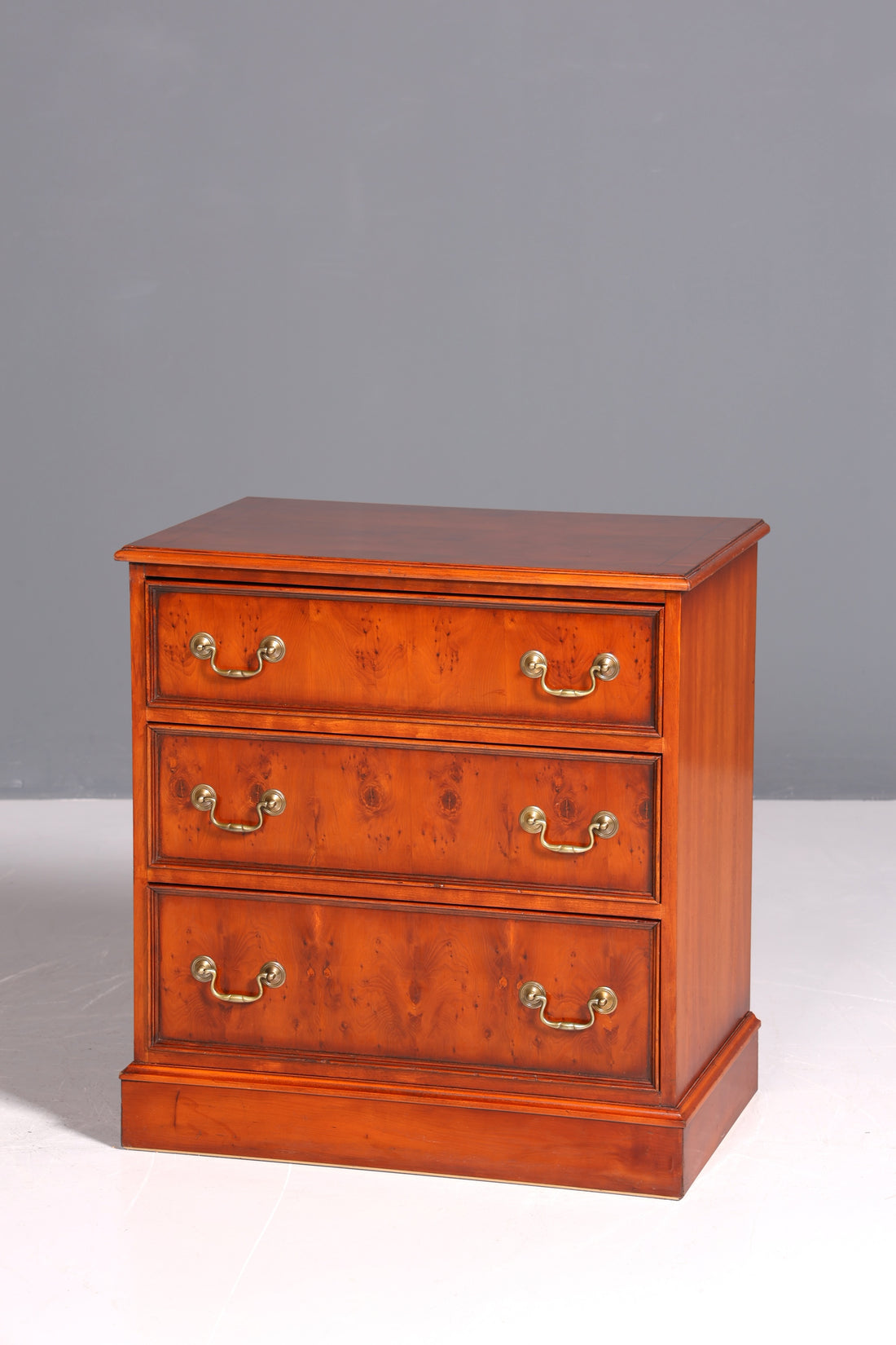 Wunderschöne Englische Kommode Eibe Sideboard Schubladenkommode