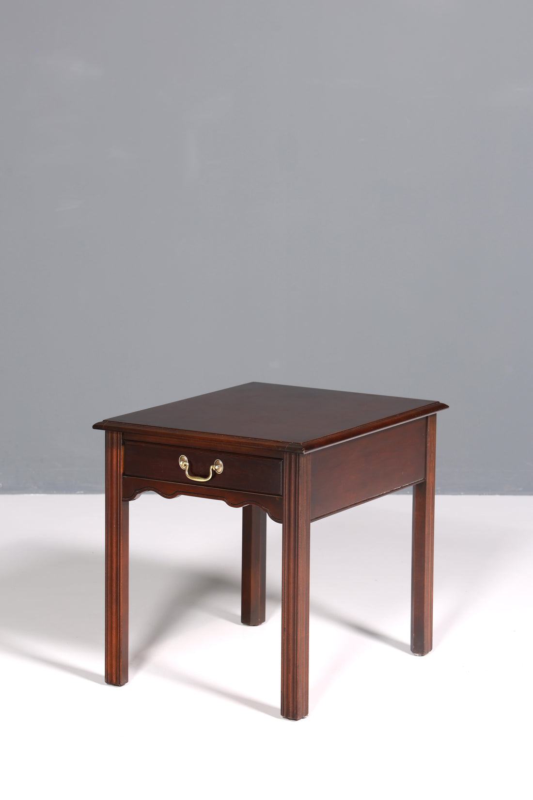 Wunderschöner Tisch der Marke Drexel Heritage Beistelltisch Antik 60s Ablagetisch 3 von 5