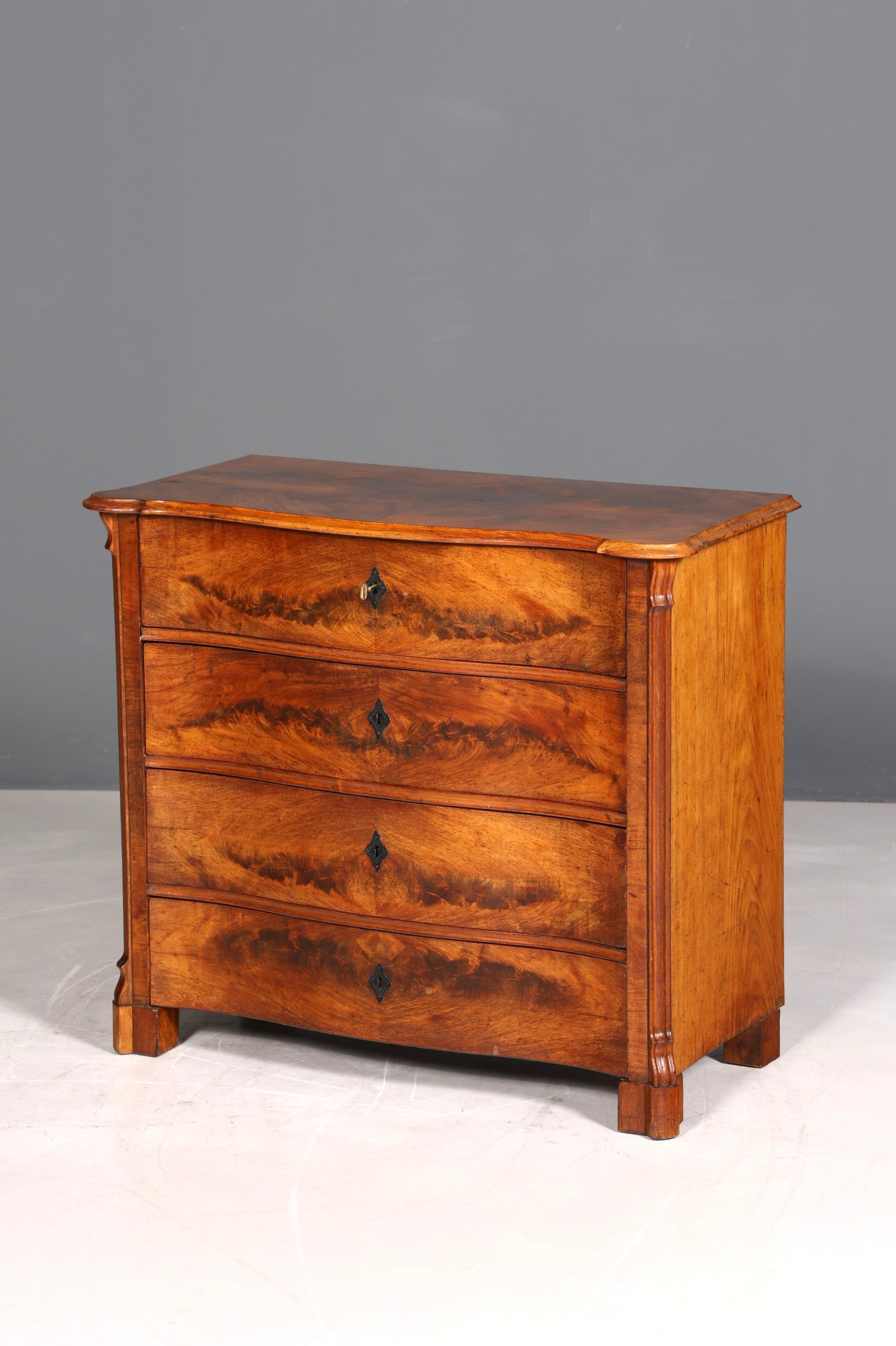 Stilvolle Louis Philippe Kommode Nussbaum Gründerzeit Schubladenkommode um 1890