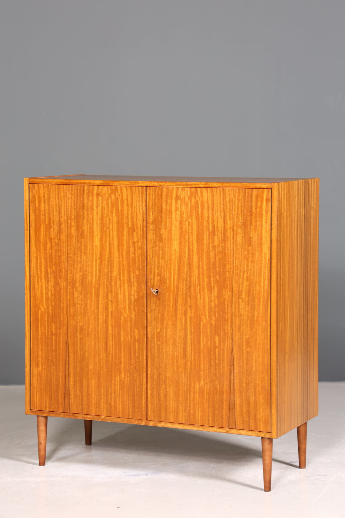 Wunderschöner Mid Century Schrank 60er Jahre Wäscheschrank Aktenschrank Kommode Kleiderschrank