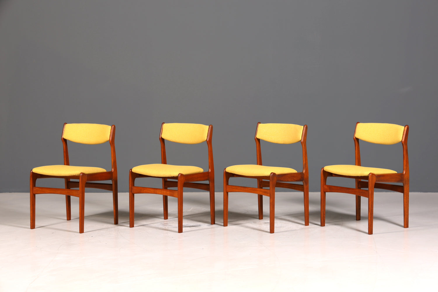 4x Mid Century Teak Holz Stühle Made in Denmark Retro Stuhlset Danish Design Küchenstühle