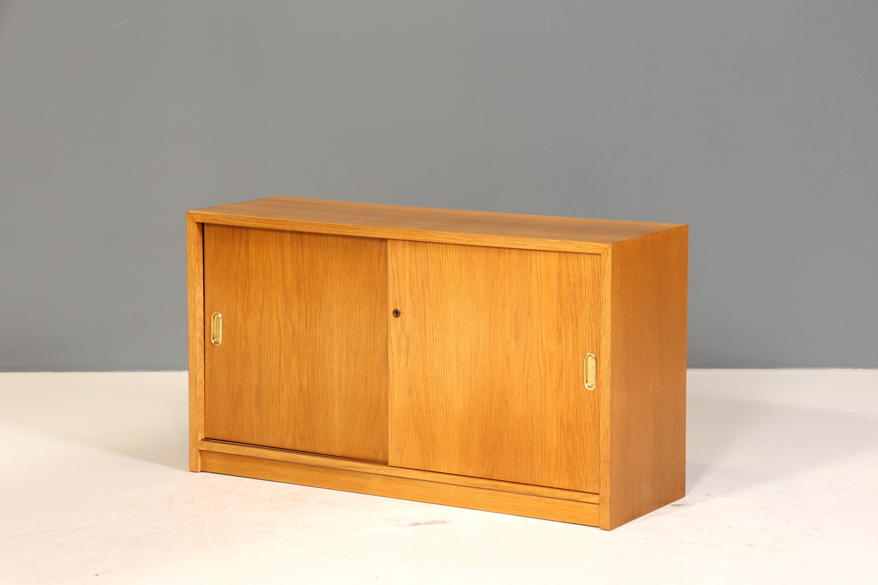 Wunderschöne Mid Century Kommode Vintage Schiebetür WB Schrank 60er Jahre 1 von 4