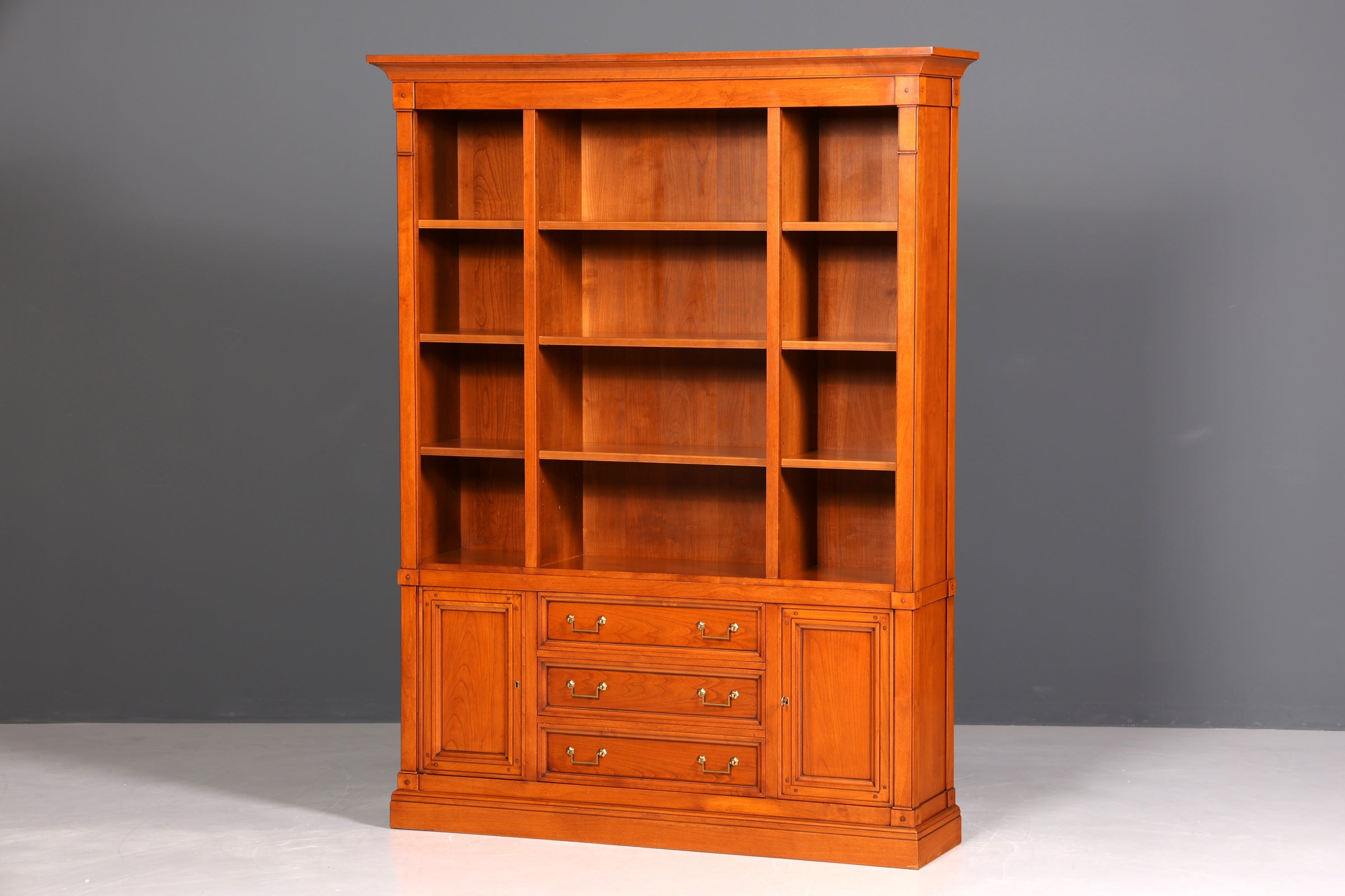 Traumhaftes Original Selva Bücherregal Antik Stil massiv Holz Regal Schrank Bibliothek