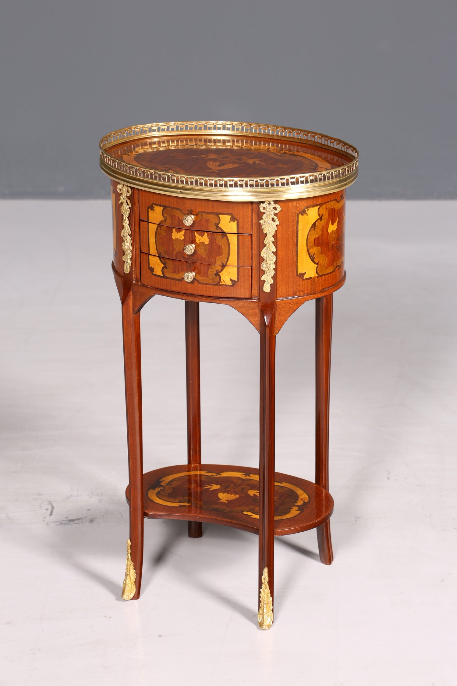 Wunderschöner Barock Louis XV Stil Beistelltisch Ablagetisch massiv Kommode Antik Stil