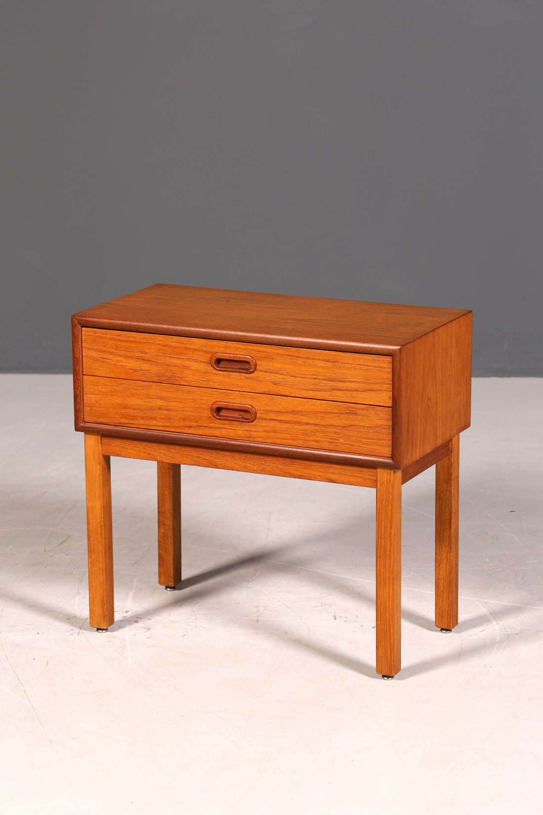 G324 Finish Wunderschöner Mid Century Beistelltisch Ablage Danish Design Teak Nachttisch 60s (Kopie)