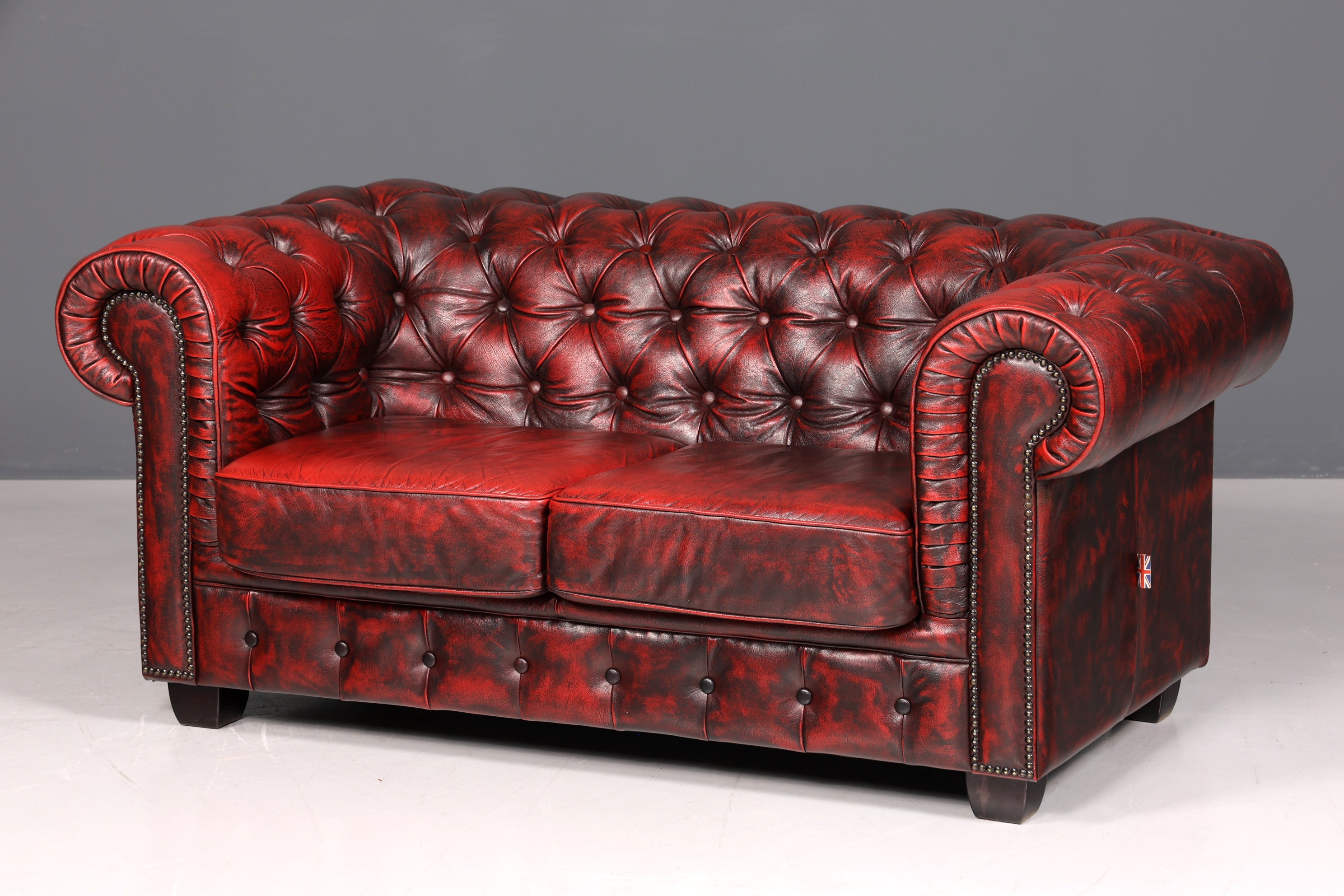 Wunderschönes Original Chesterfield 2er Sofa Englisch Oxblood Leder 2- Sitzer Couch 2 von 2