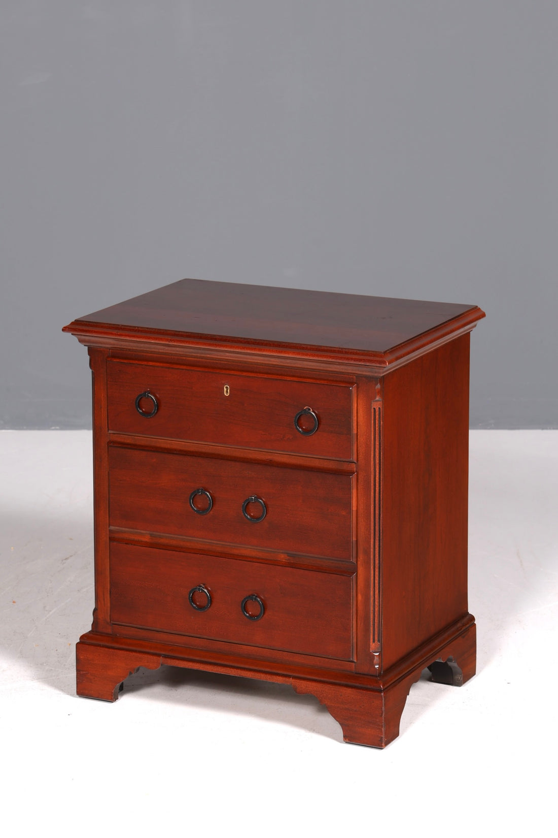 Wunderschöne Kommode der Marke Drexel Heritage Antik Stil Nachttisch USA