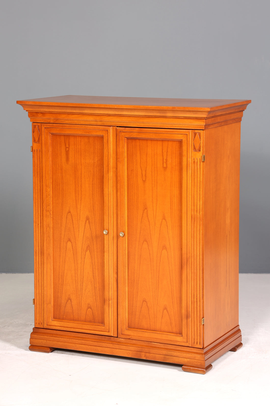 Wunderschöner Original Selva Schrank Antik Stil Hifi Schrank Villa Borghese TV Schrank