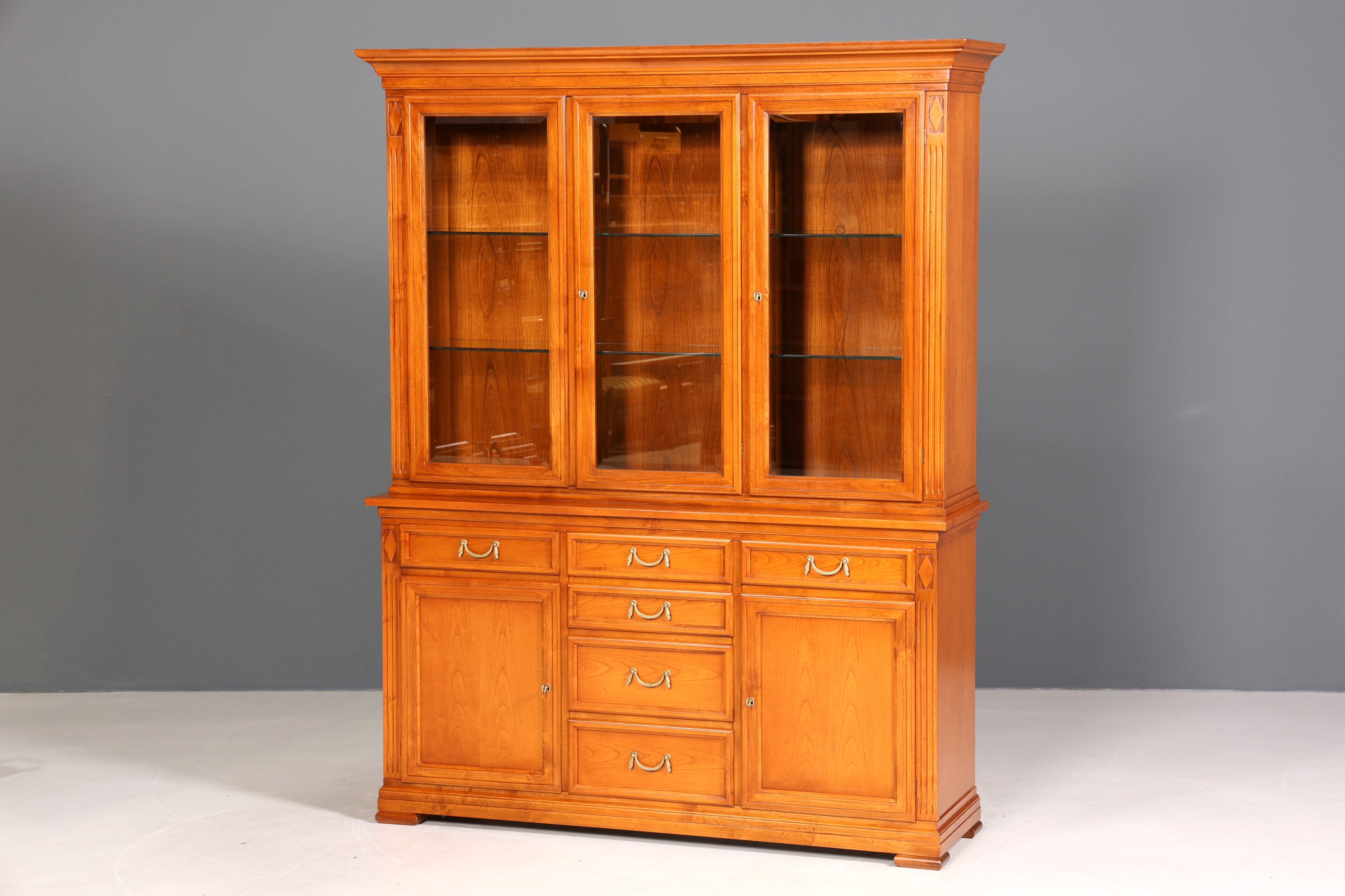 Wunderschöner Original Selva Vitrine Antik Stil massiv Holz Buffet Villa Borghese Schrank Bibliothek