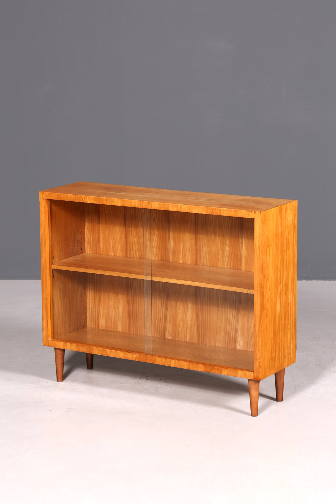 Schlichte Mid Century Vitrine Vintage Regal Retro Bücherregal Retro Bookshelf