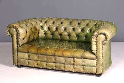 Wunderschönes Original Chesterfield 2er Sofa Englisch grün echt Leder 2- Sitzer Couch