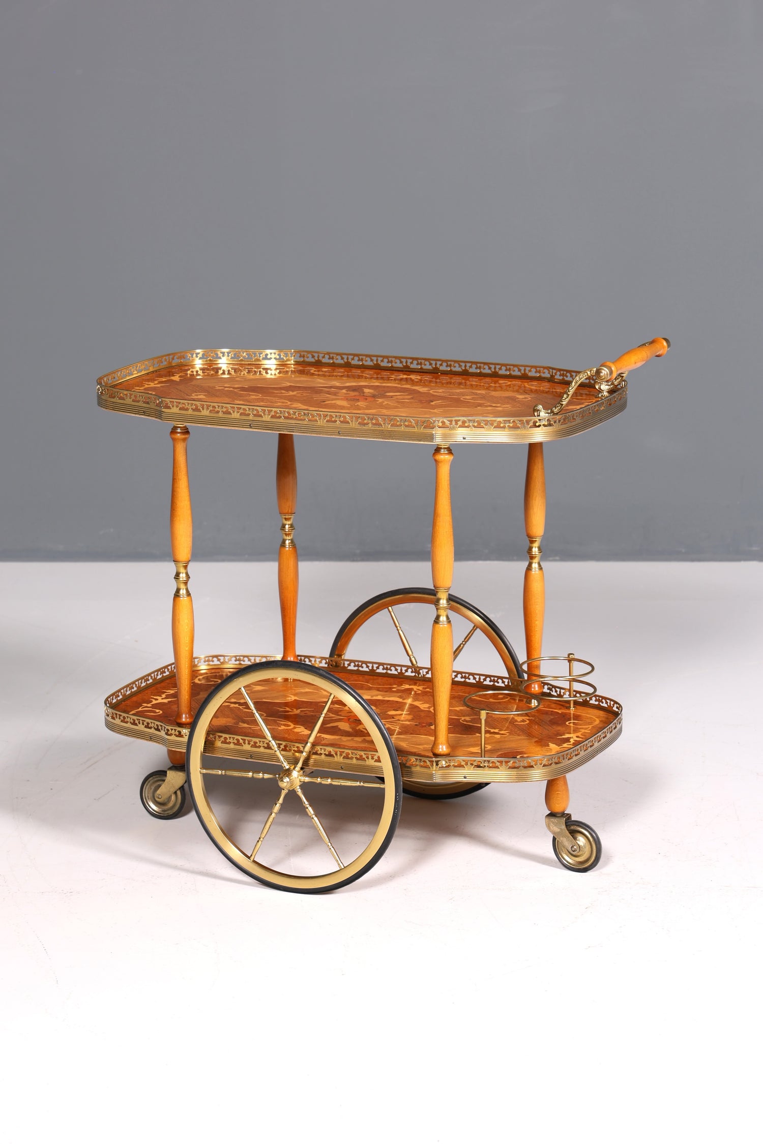Traumhafter Servierwagen im Barock Stil Bar Wagen mit Intarsien Klapp Teewagen