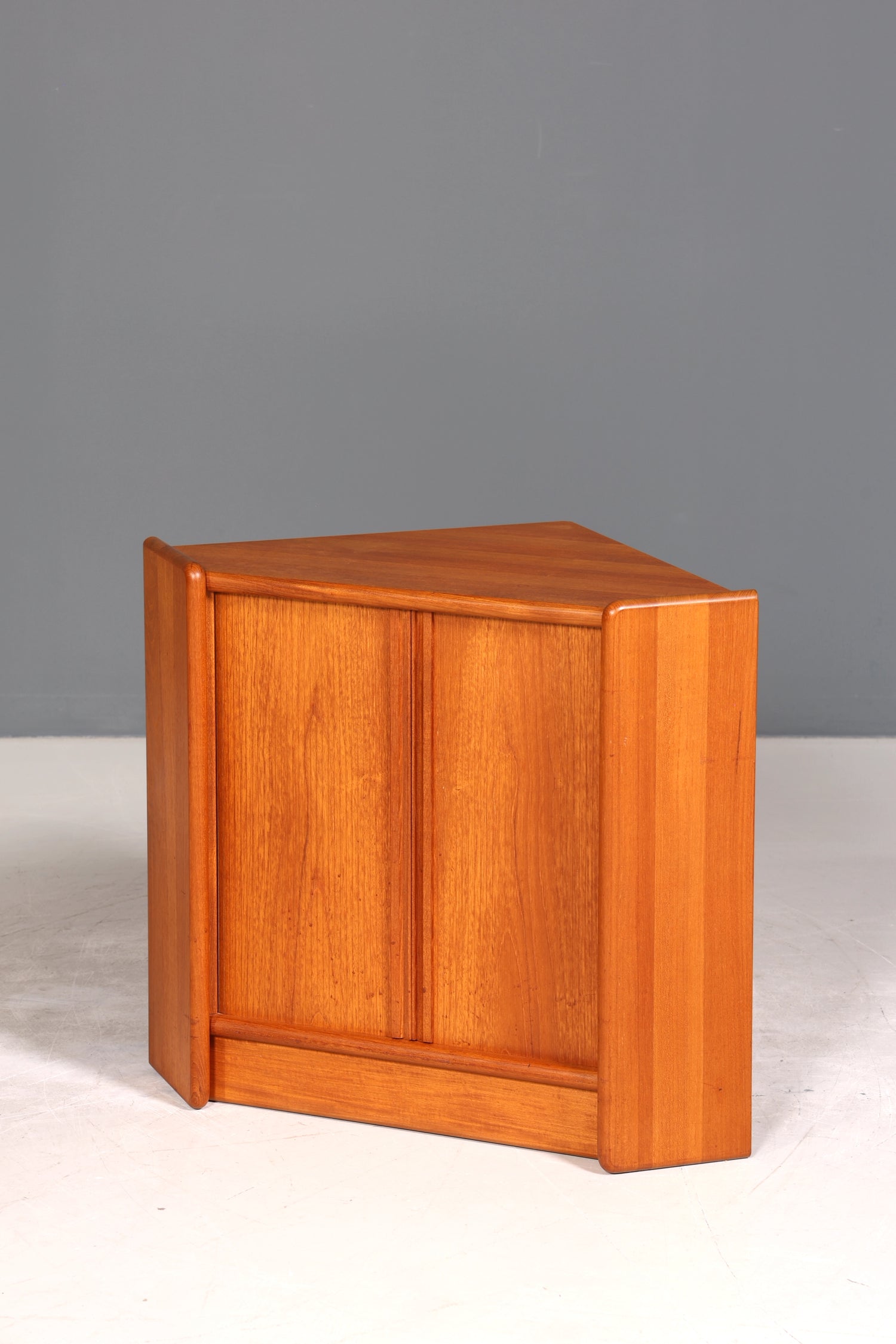 Wunderschöner Mid Century Eckschrank Original Dyrlund Schrank Danish Design Teak Holz Regal 60s