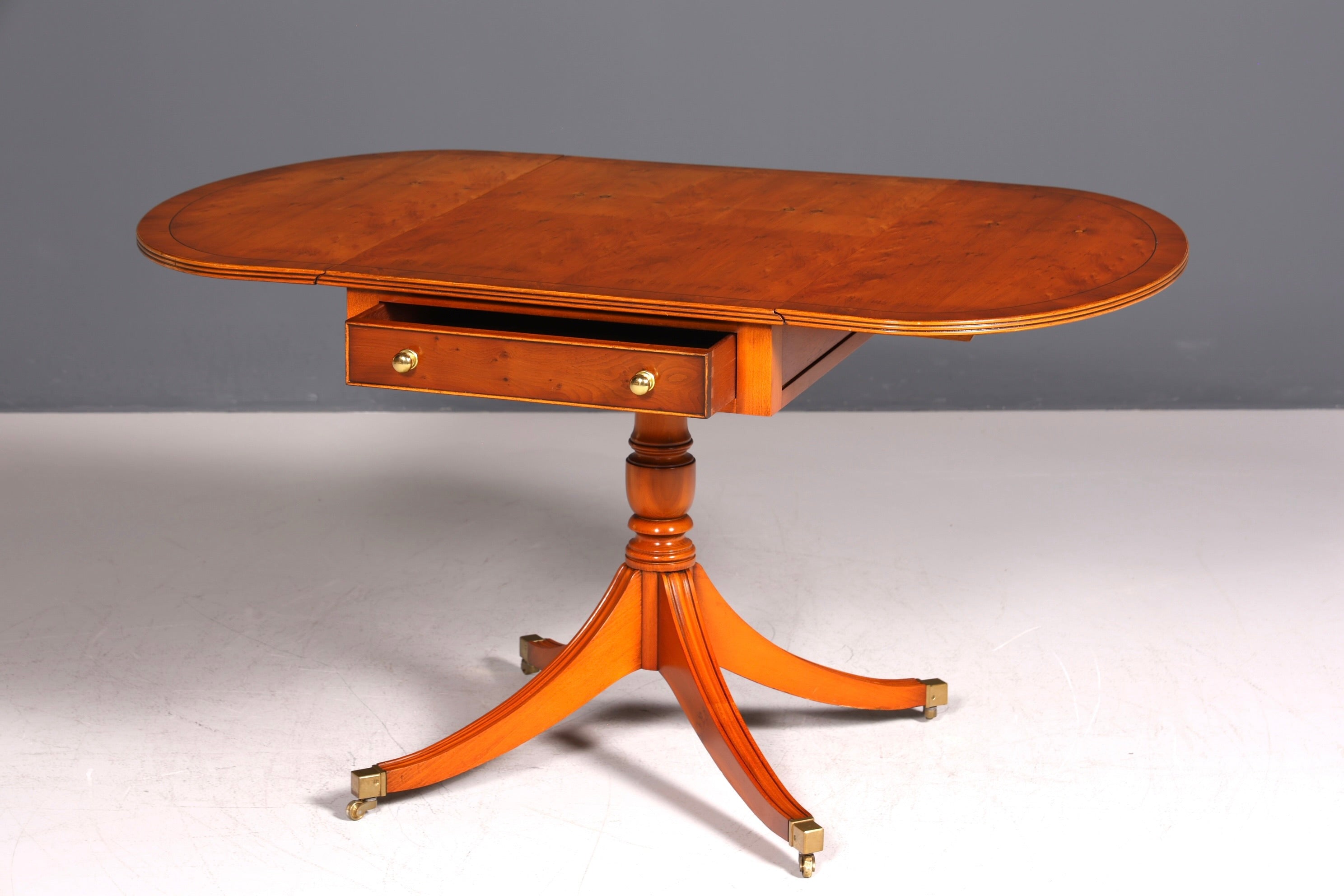 Wunderschöner Englischer Tisch Couchtisch 60s Klapptisch englischer Ablagetisch Wohnzimmer Tisch