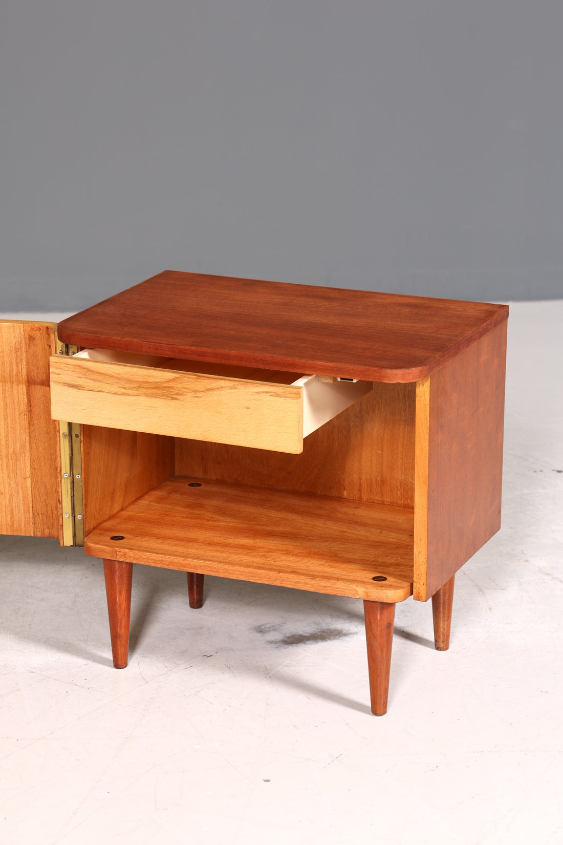 Wunderschöner Mid Century Nachttisch Vintage Schrank 60s Night Stand 1 von 2