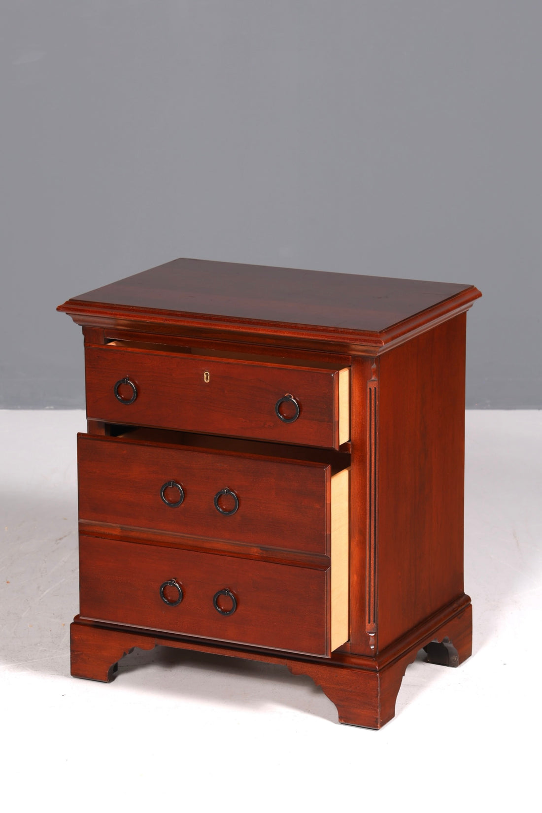 Wunderschöne Kommode der Marke Drexel Heritage Antik Stil Nachttisch USA