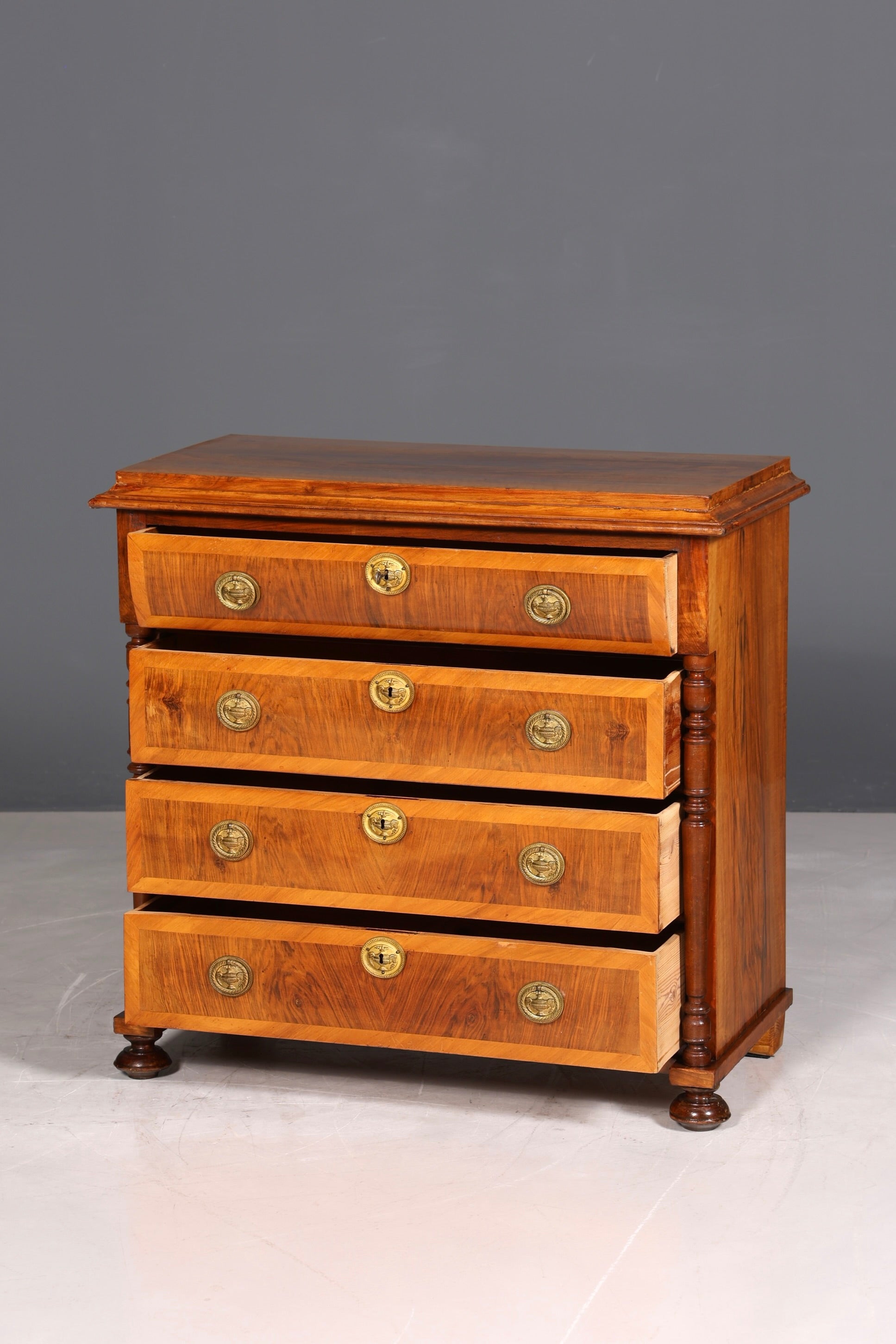 Stilvolle Gründerzeit Kommode Jugendstil Antik Sideboard Schubladenkommode Wäschekommode