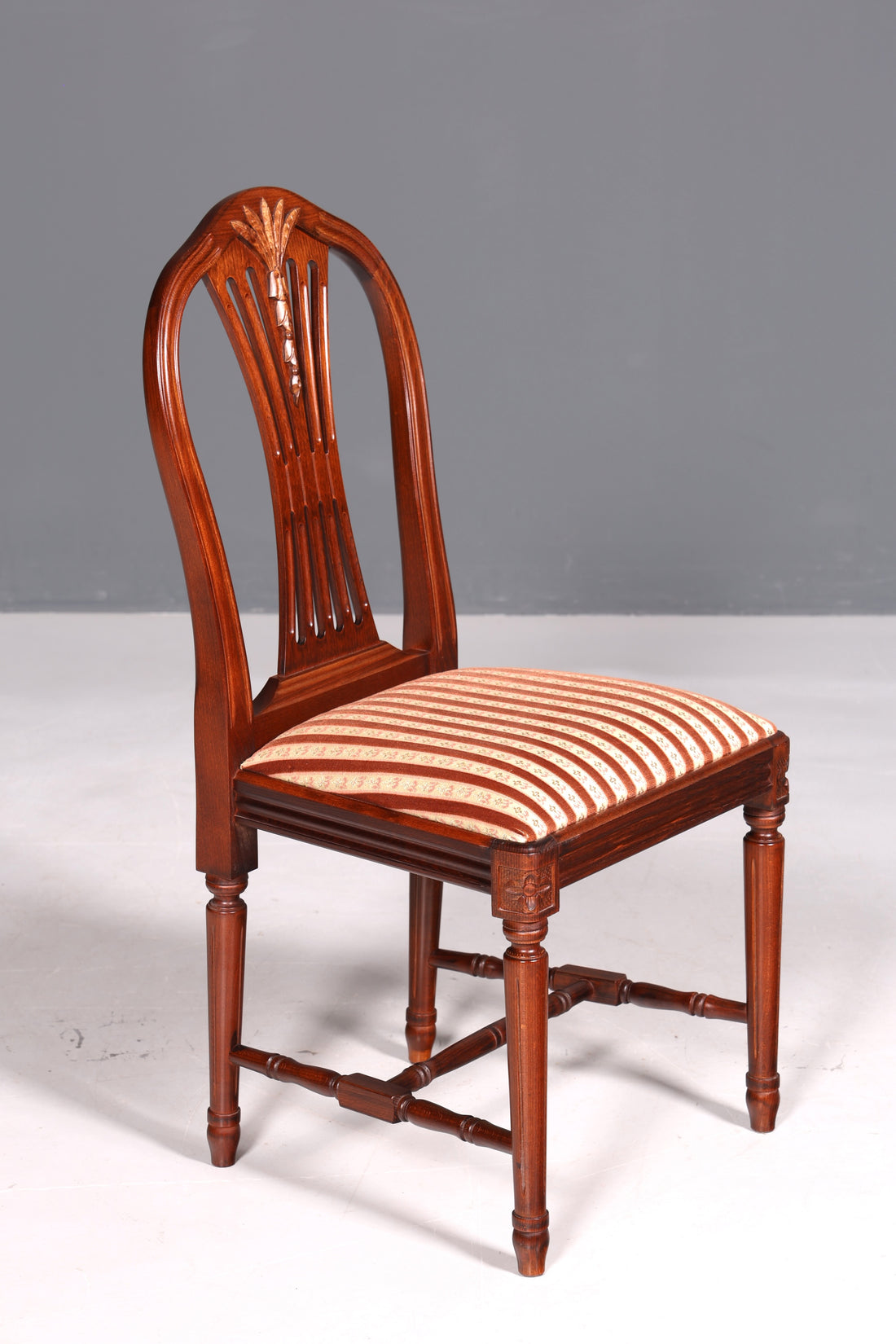 Traumhafter Stuhl im Gustavianischem Stil Englisch Küchenstuhl Antik Stil Sekretär Stuhl 2 von 2