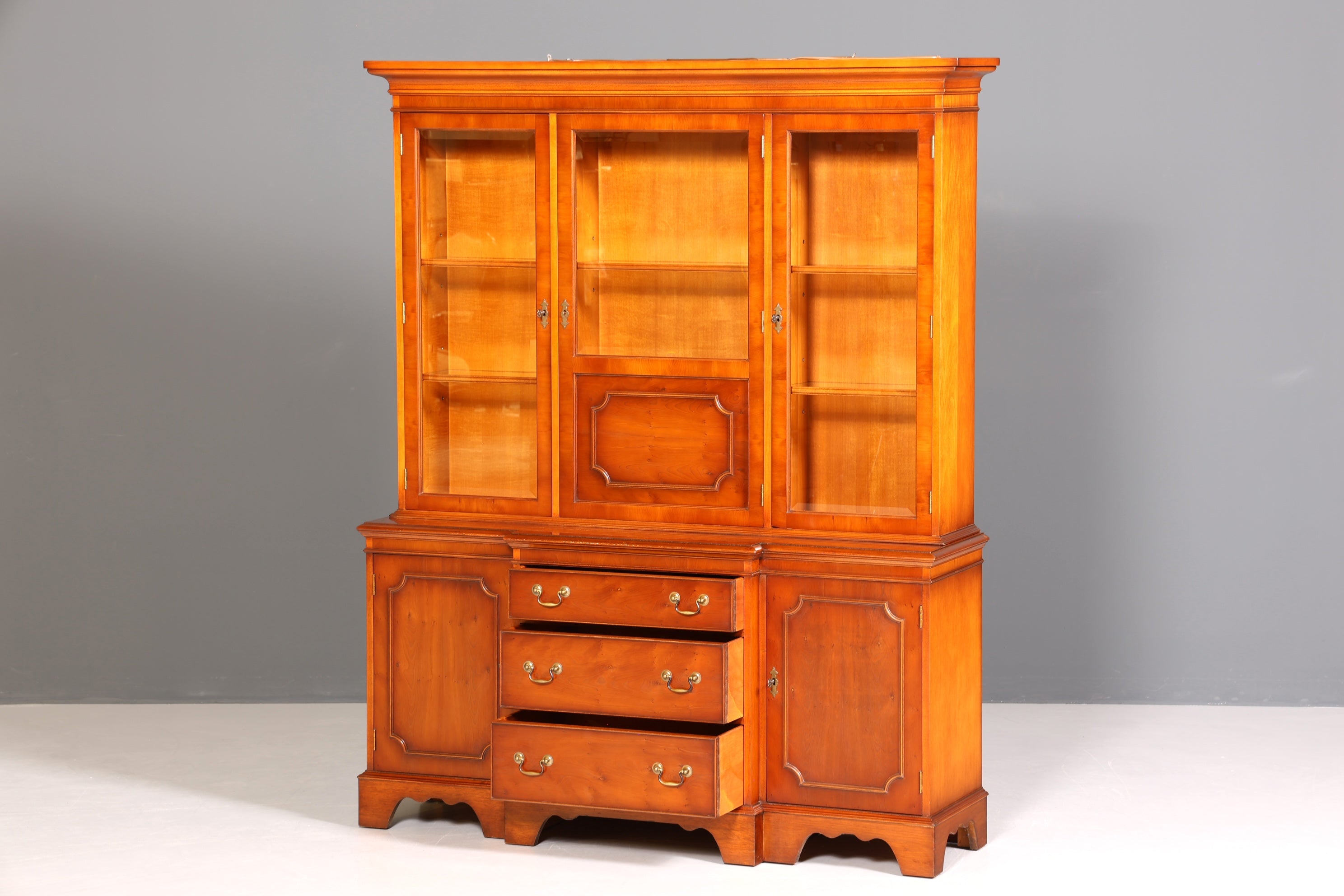 Wunderschöne Englische Vitrine Bücherschrank Buffet Antik Stil Englisch Eibe Glasvitrine Bibliothek