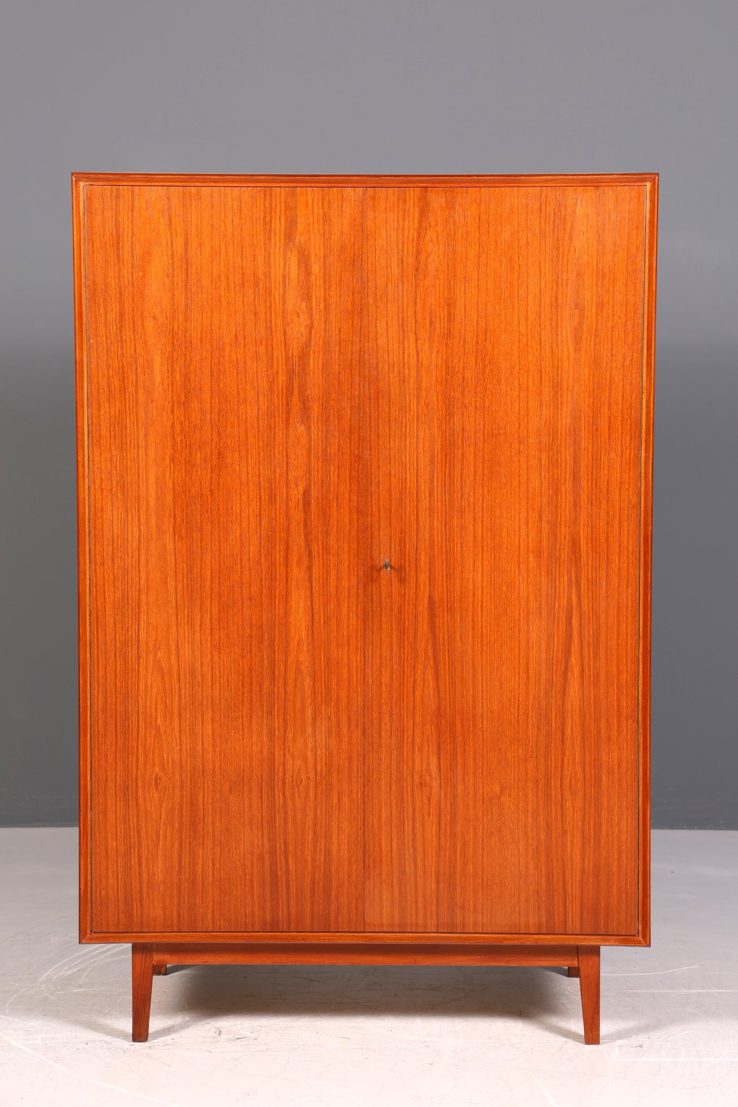 Traumhafter Mid Century Kleiderschrank Vintage Schrank Retro Danish Design Teak Wäscheschrank Dielenschrank