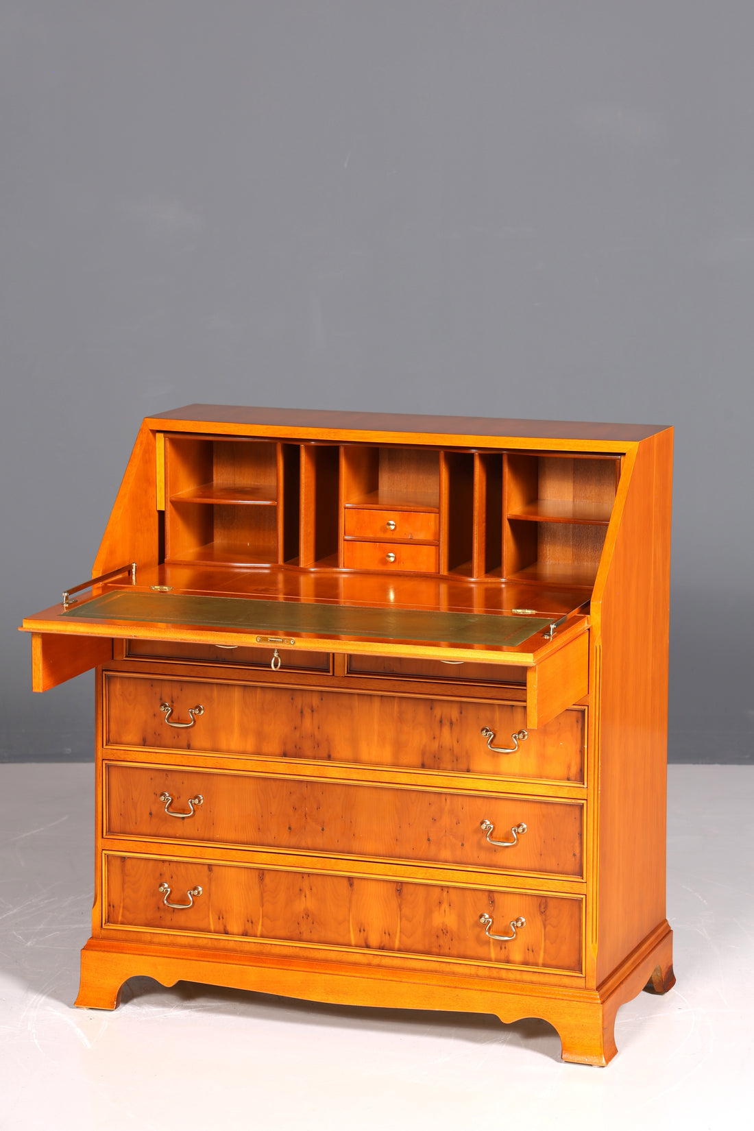 Wunderschöner Englischer Sekretär Eibe Schreibkommode Antik Stil Kommode UK Schreibtisch