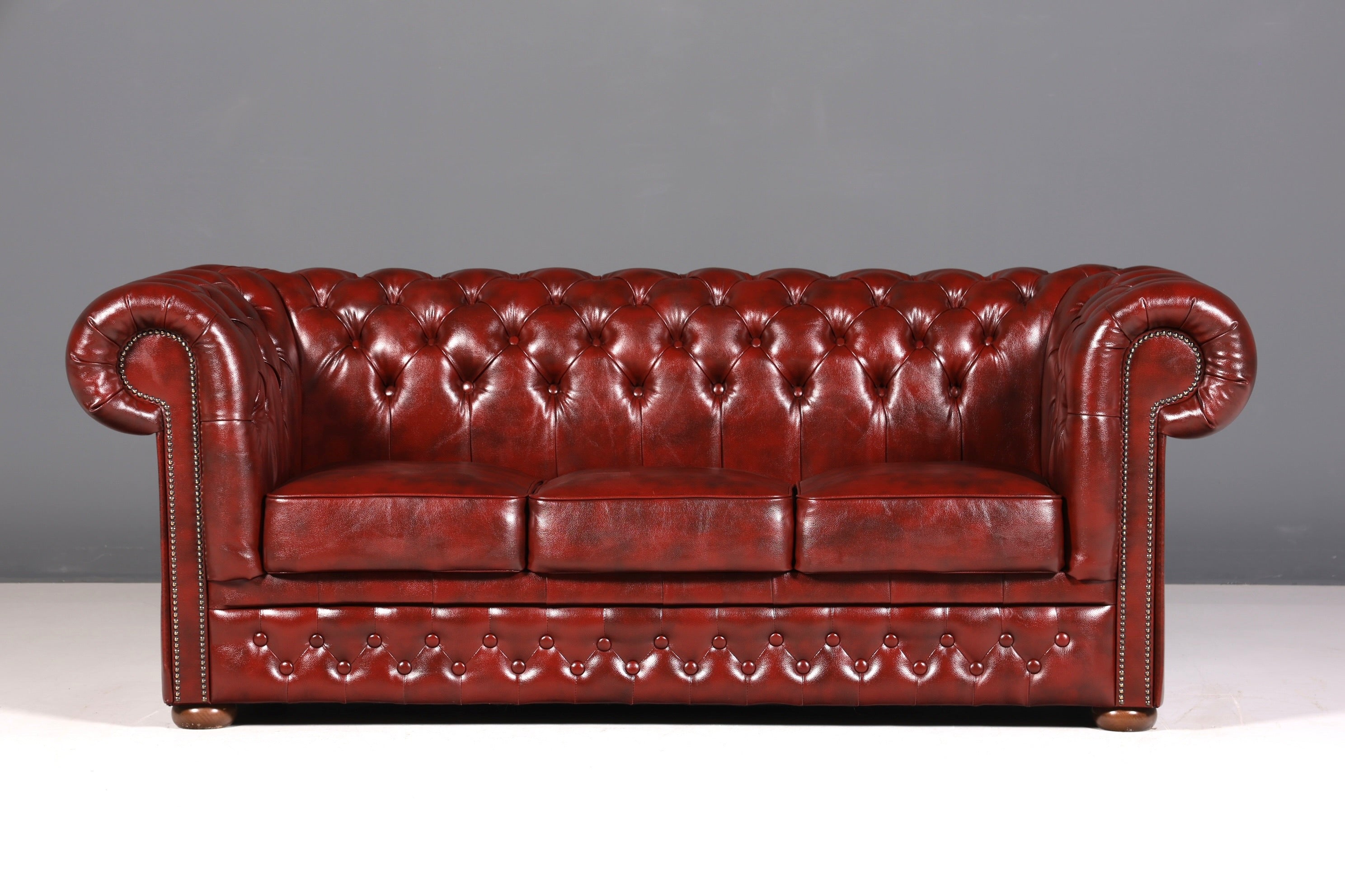 Wunderschönes Original Chesterfield Sofa 3- Sitzer echt Leder Oxblood Couch Englisch