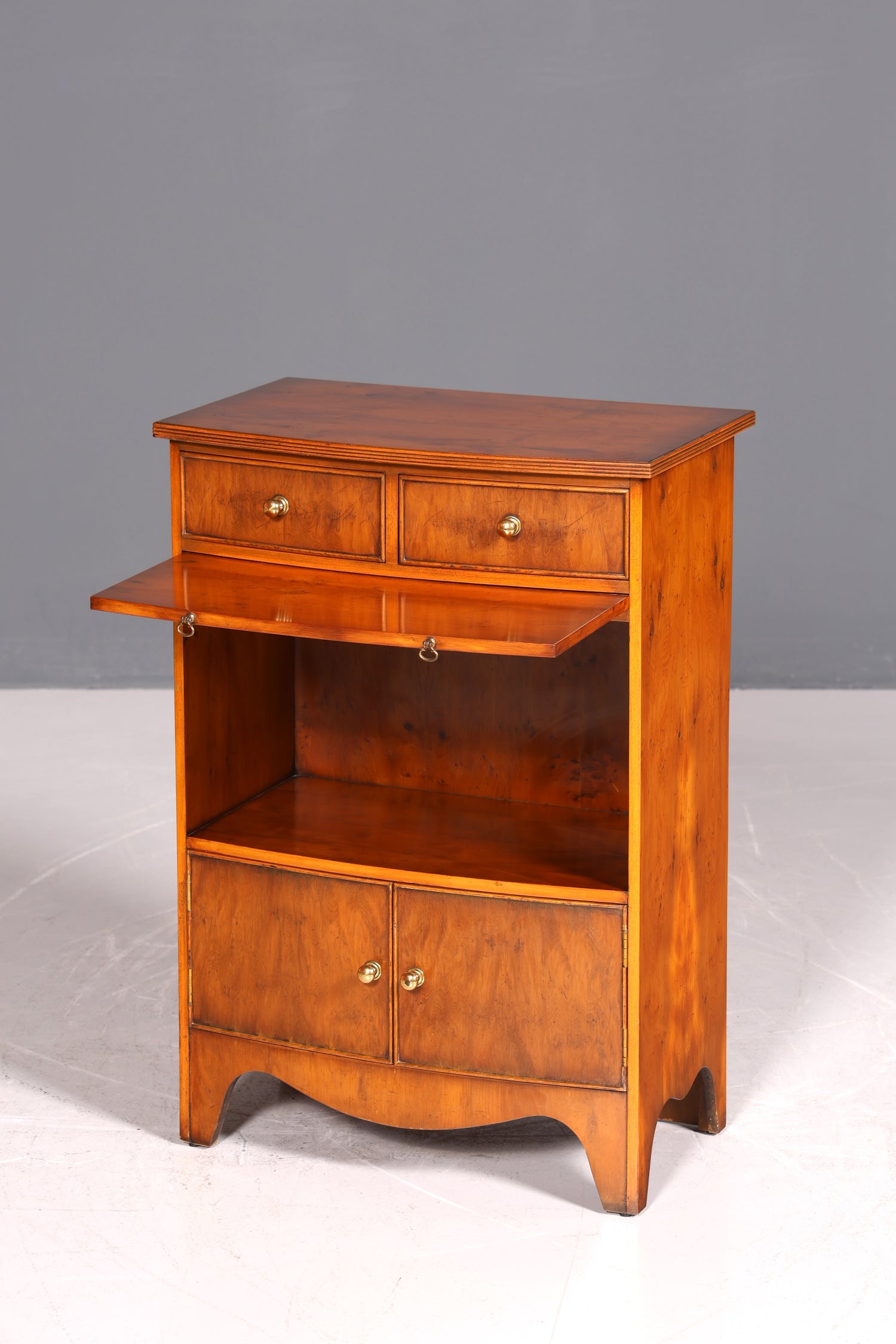 Wunderschöne Englische Kommode Eibe Schrank Reprodux Bevan Funnell Antik Stil Ablagetisch