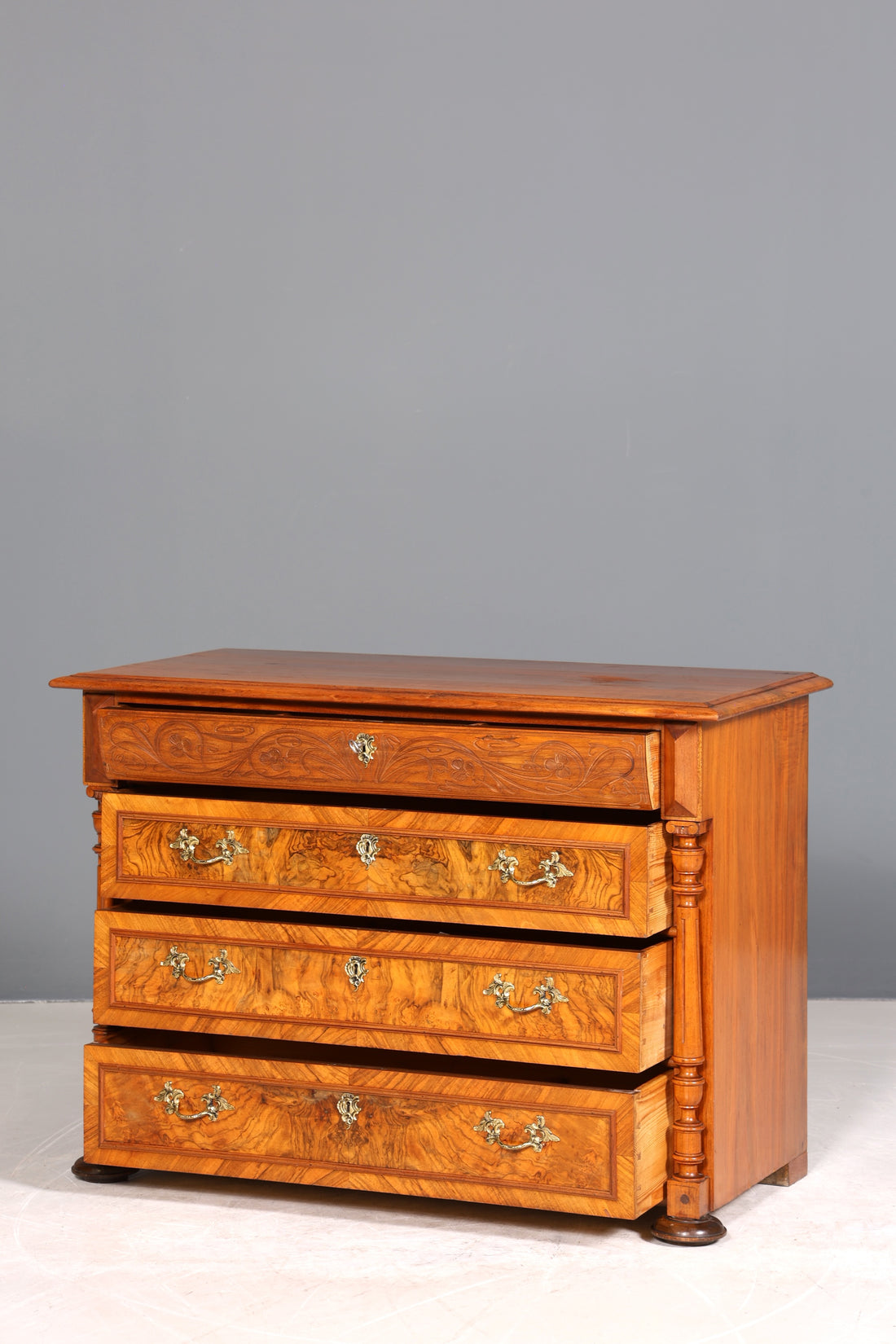 Wunderschöne Gründerzeit Kommode Louis Philippe Vertiko Nussbaum Sideboard um 1880