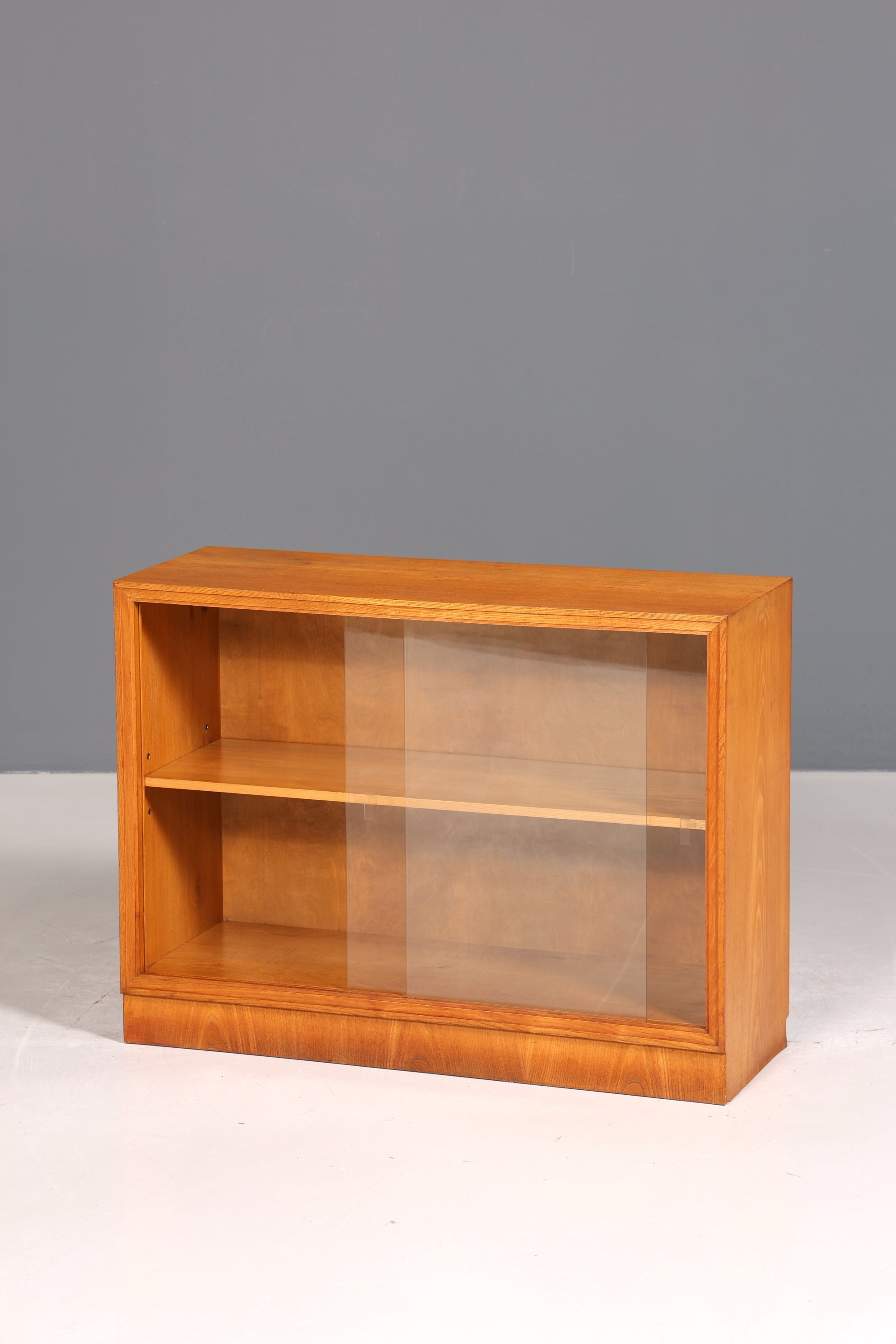 Wunderschöne Mid Century Vitrine Vintage TV Schrank Retro Regal Kommode Bücherregal