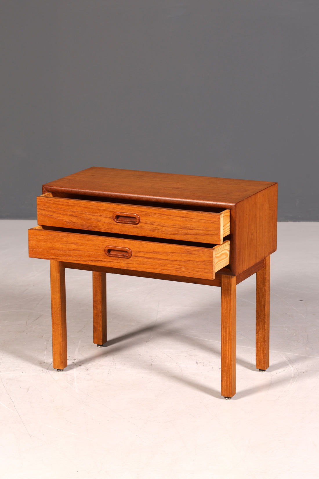 G324 Finish Wunderschöner Mid Century Beistelltisch Ablage Danish Design Teak Nachttisch 60s (Kopie)