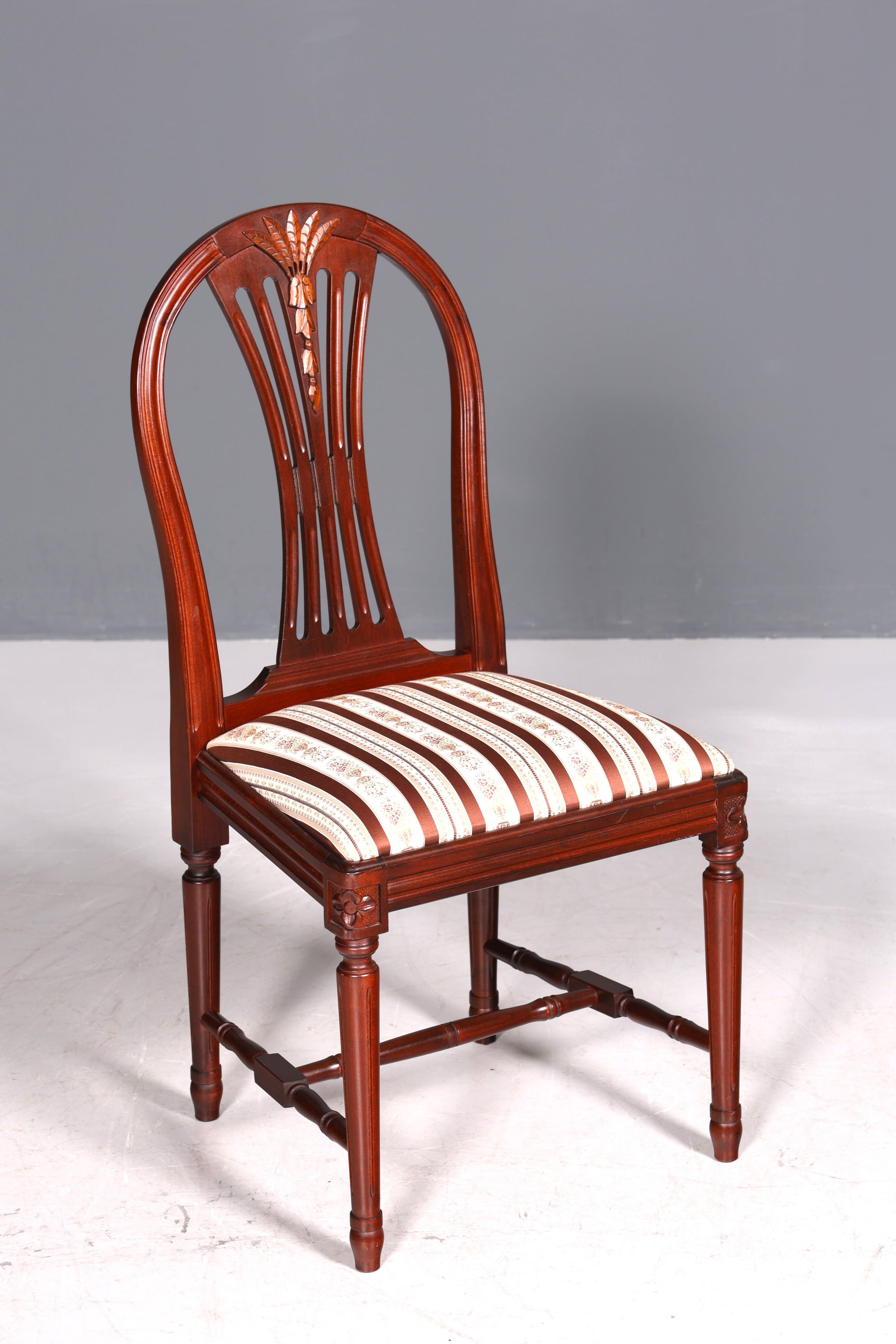 Wunderschöner Stuhl im Gustavianischem Stil Englisch Küchenstuhl Antik Stil Sekretär Stuhl