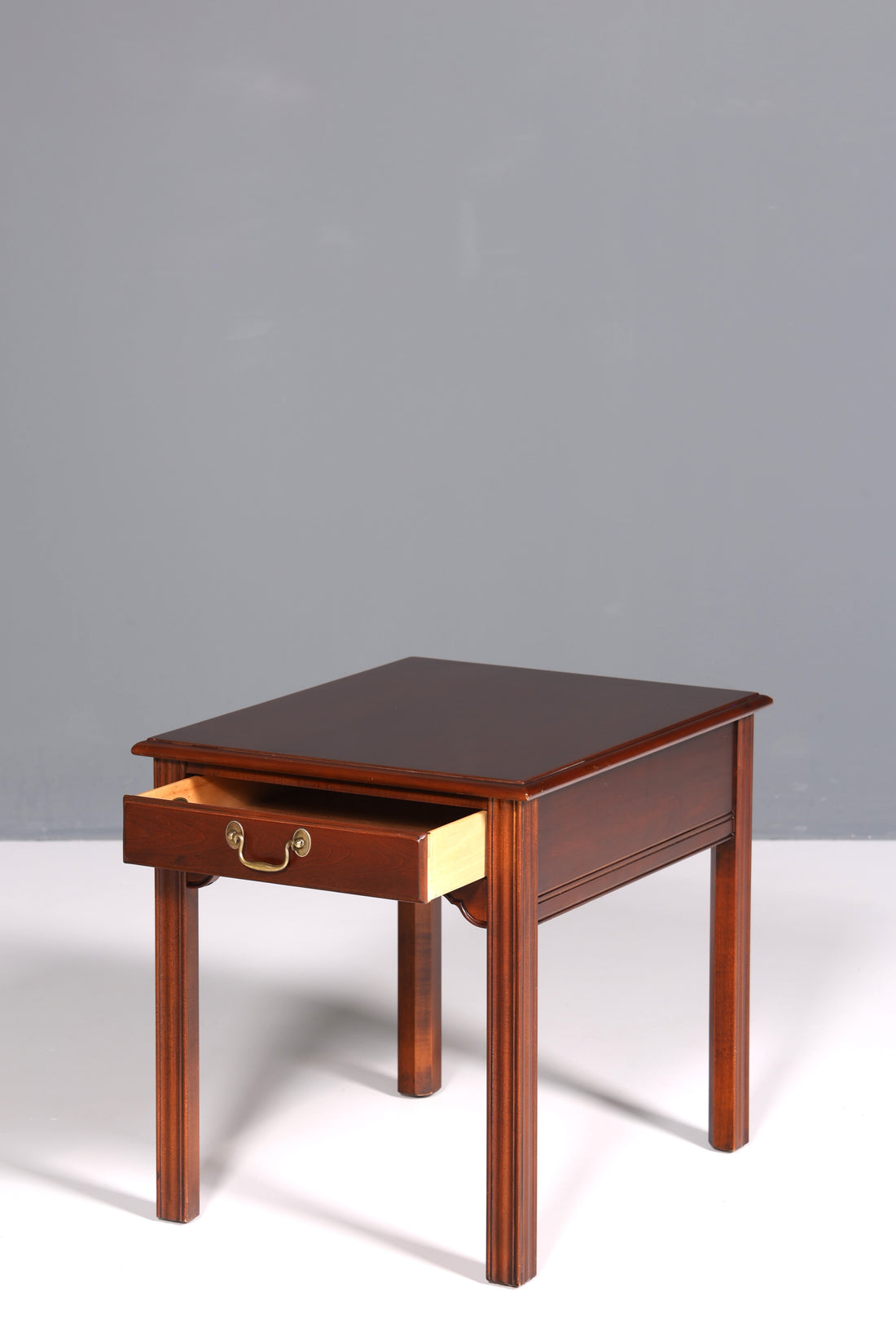 Wunderschöner Tisch der Marke Drexel Heritage Beistelltisch Antik 60s Ablagetisch 5 von 5