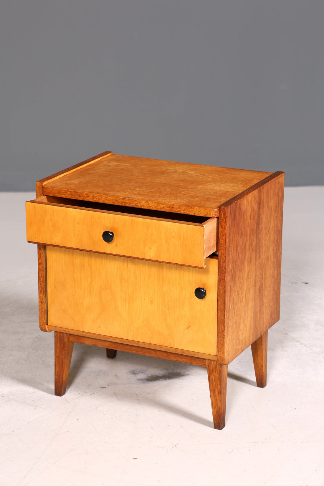 Schlichte Mid Century Kommode Vintage Nachttisch 60s Schubladenkommode 1 von 2