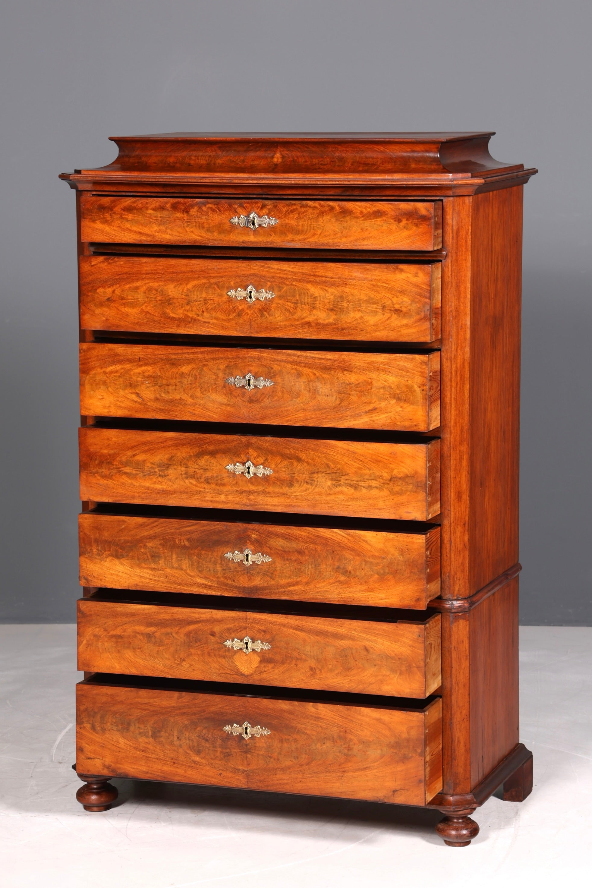 Wunderschöne Louis Philippe Chiffoniere um 1880 Gründerzeit Nussbaum Vertiko Schrank Semainier