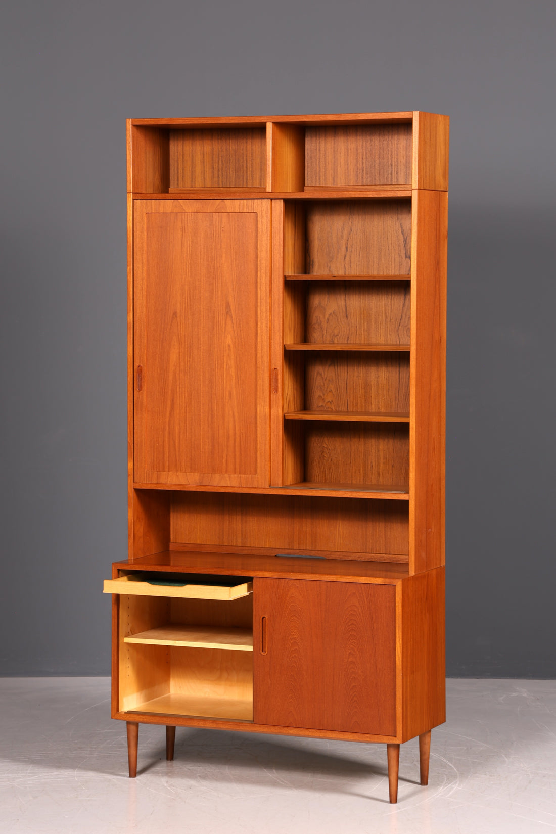 G295 Finish Schlichtes Mid Century Bücherregal Danish Design Schrank Retro Kommode Schiebetür Regal Vintage (Kopie 2)