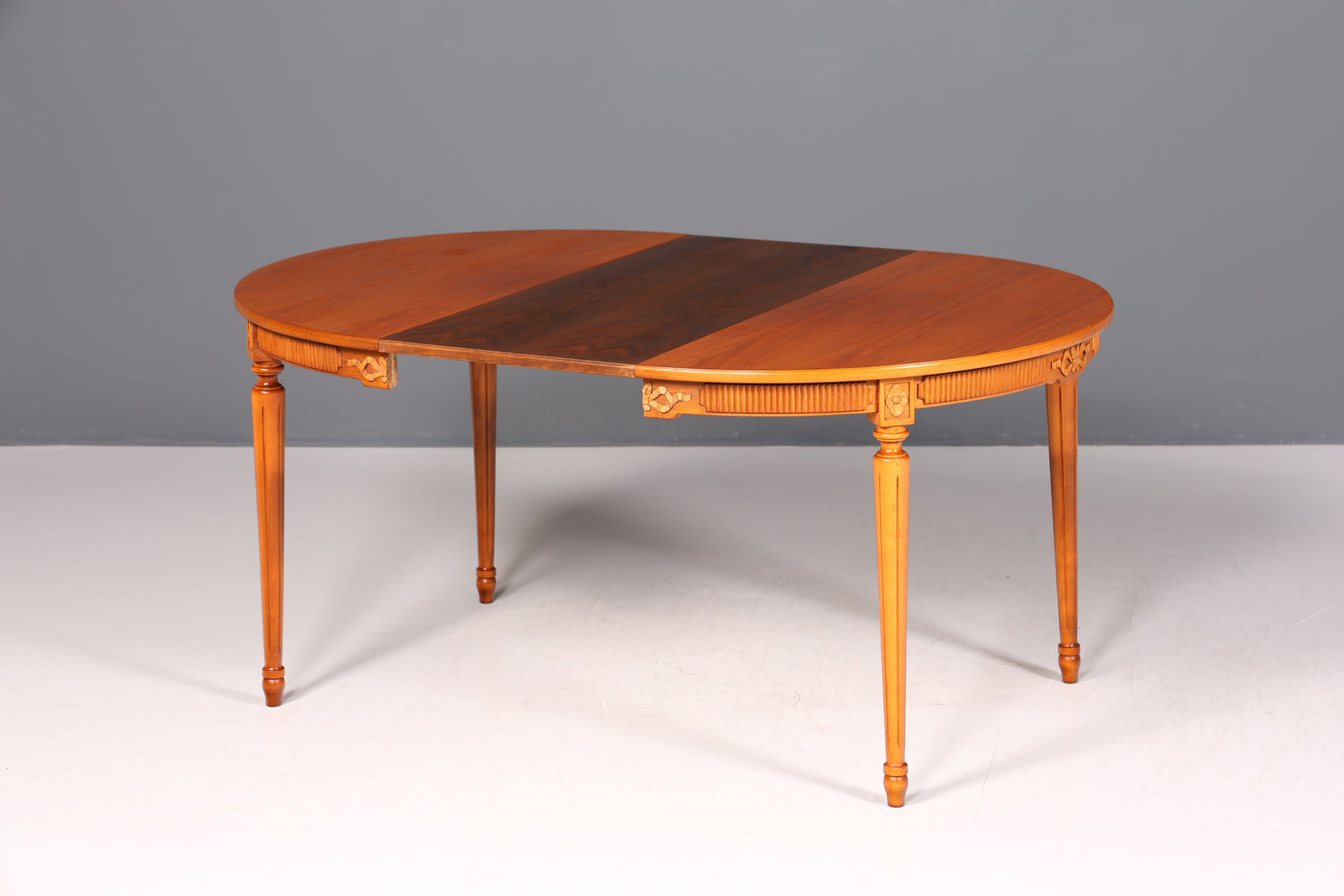 Wunderschöner Tisch im Gustavianischer Stil Küchentisch ausziehbar Antik Stil Eibe Esszimmer Tisch