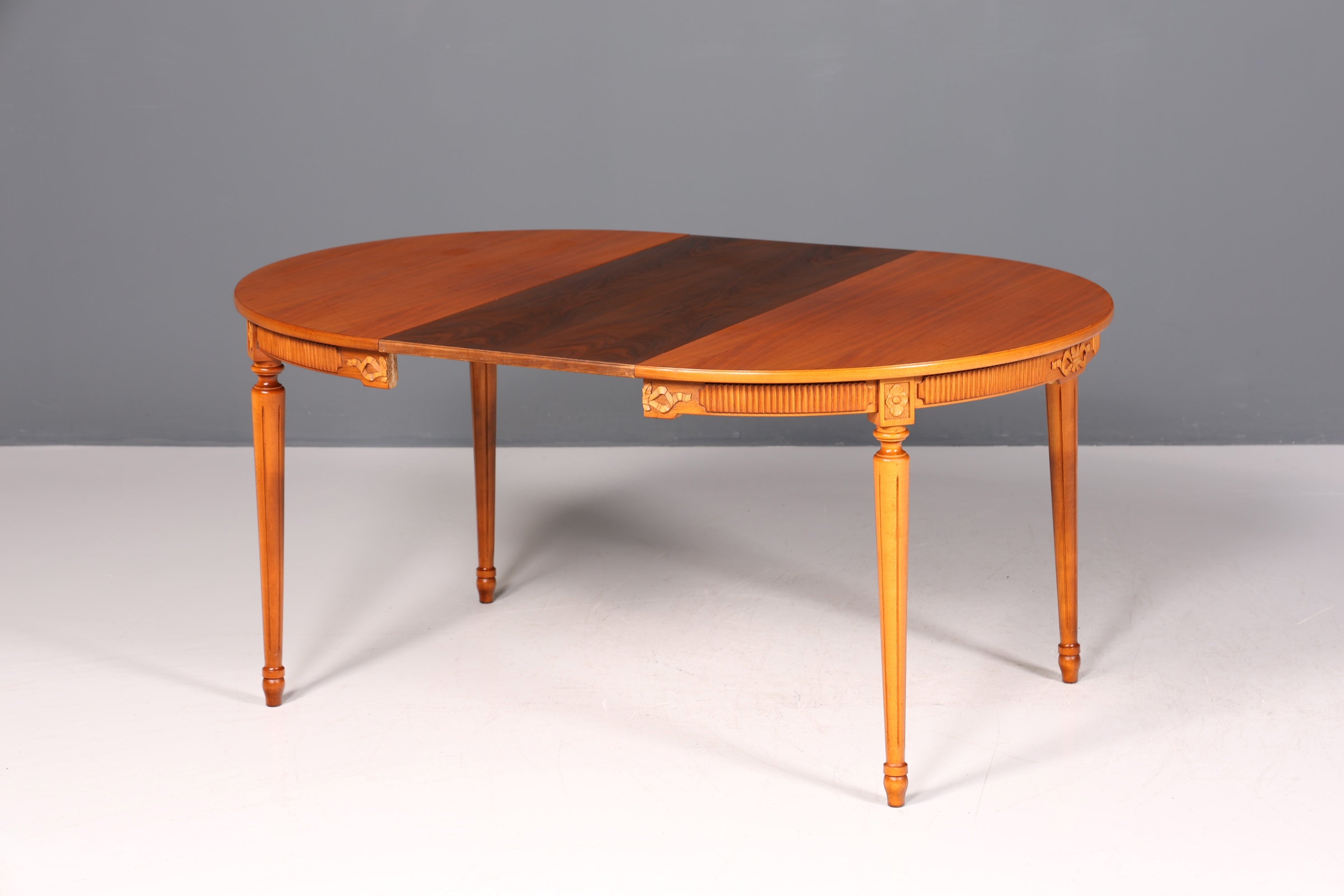 Wunderschöner Tisch im Gustavianischer Stil Küchentisch ausziehbar Antik Stil Eibe Esszimmer Tisch