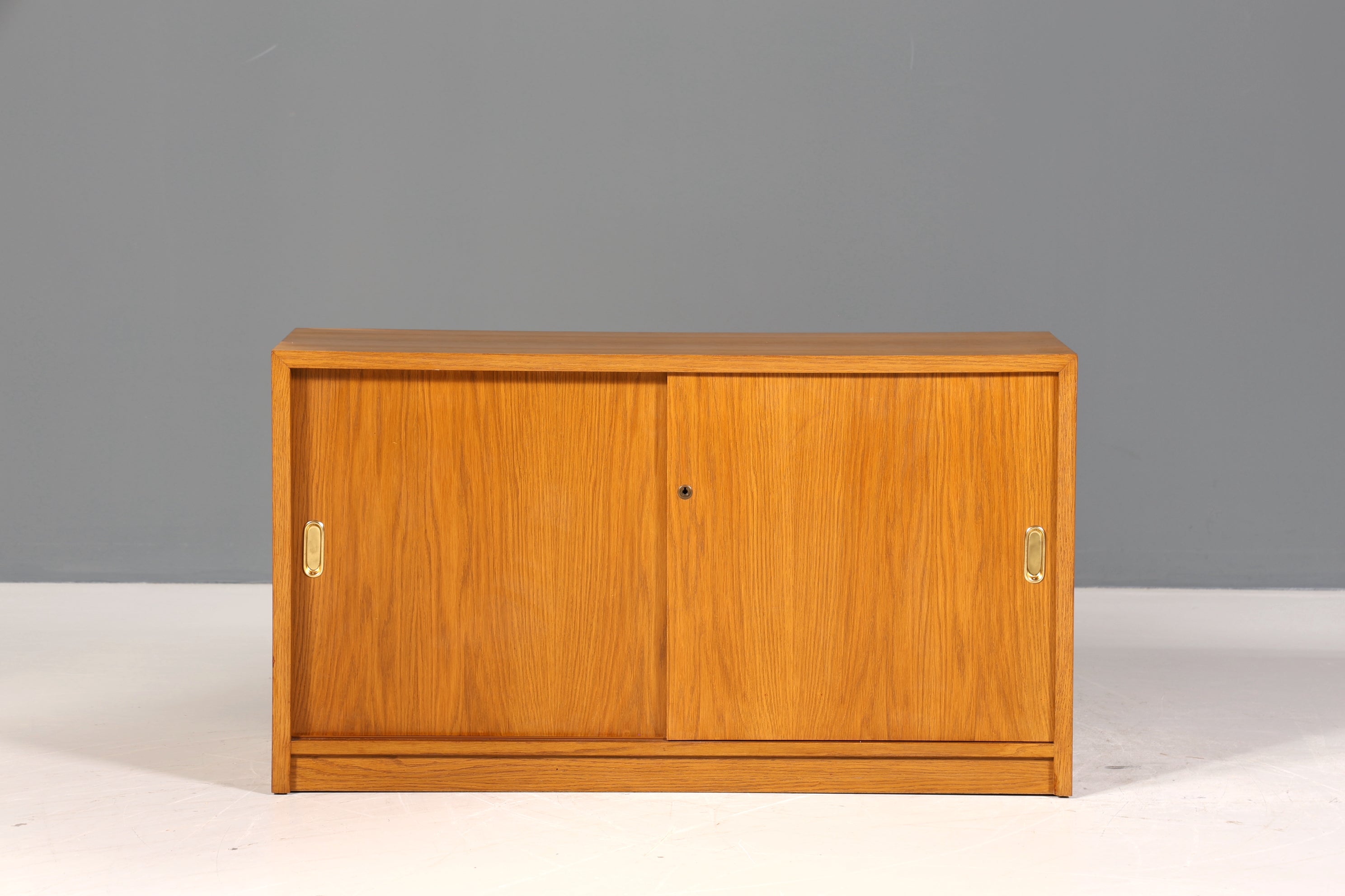 Wunderschöne Mid Century Kommode Vintage Schiebetür WB Schrank 60er Jahre 2 von 4