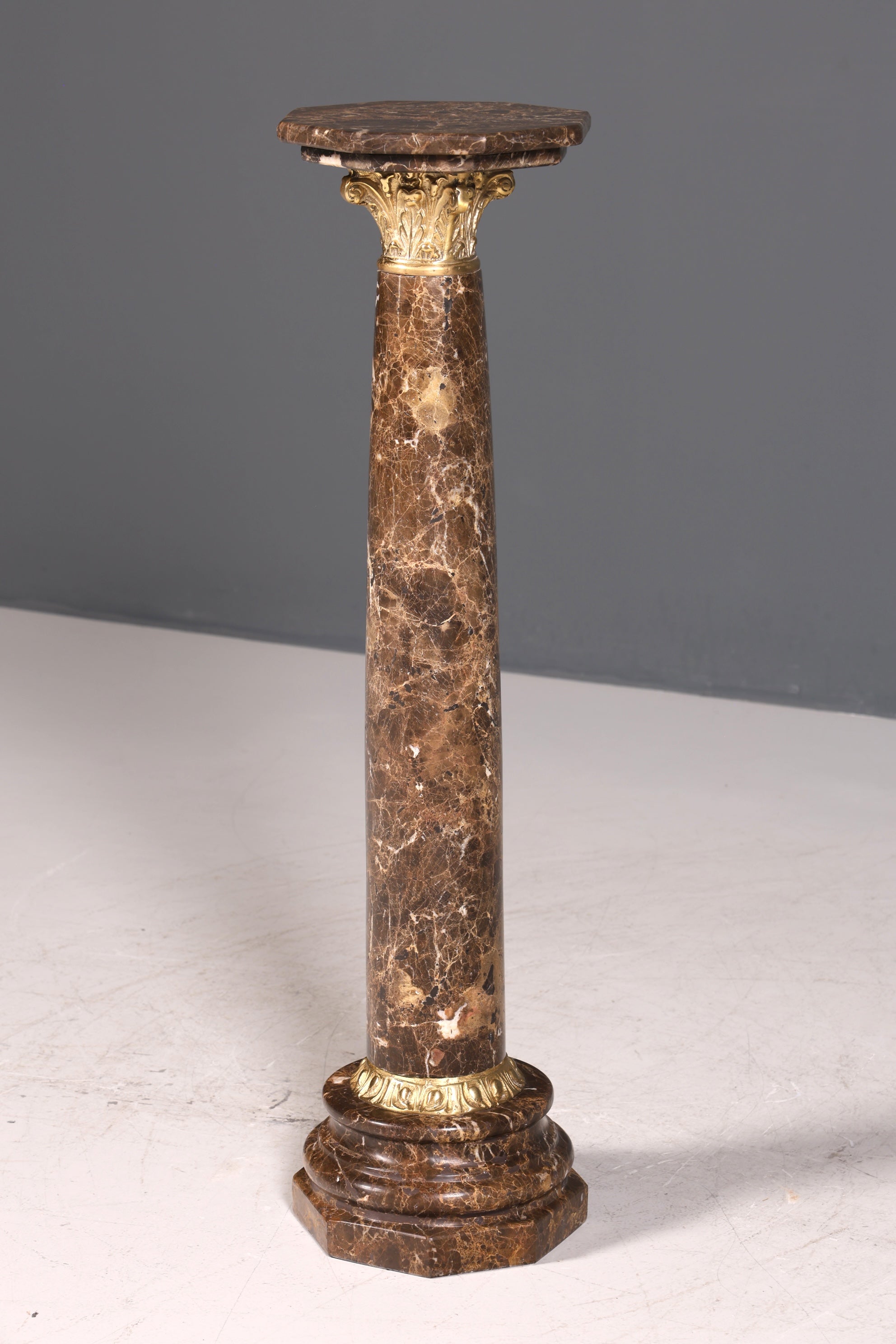 Wunderschöne Barock Stil Säule Louis XV Marmor Blumensäule Naturstein Braun Sockel Ablage 1 von 2